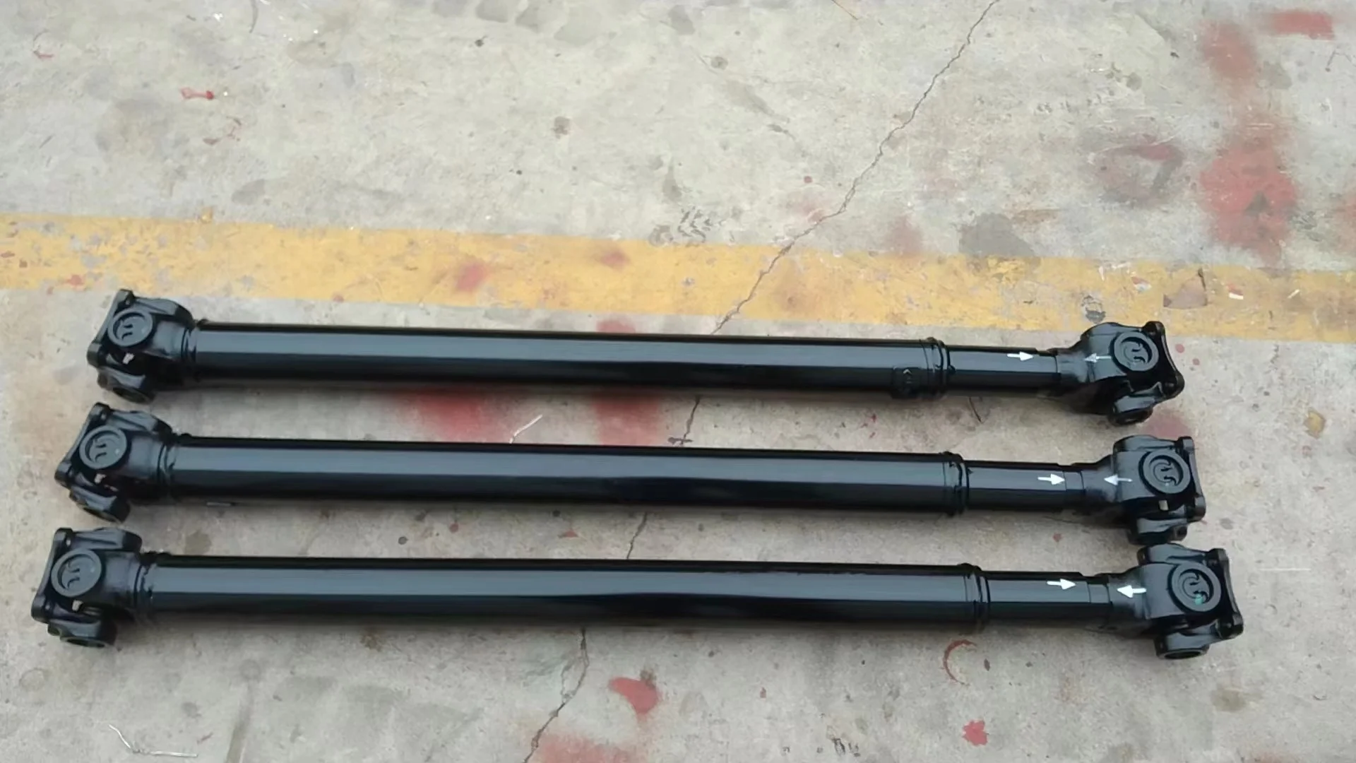Customized NPR Truck Drive Propeller Cross Cardan Axis Shaft for Isuzu