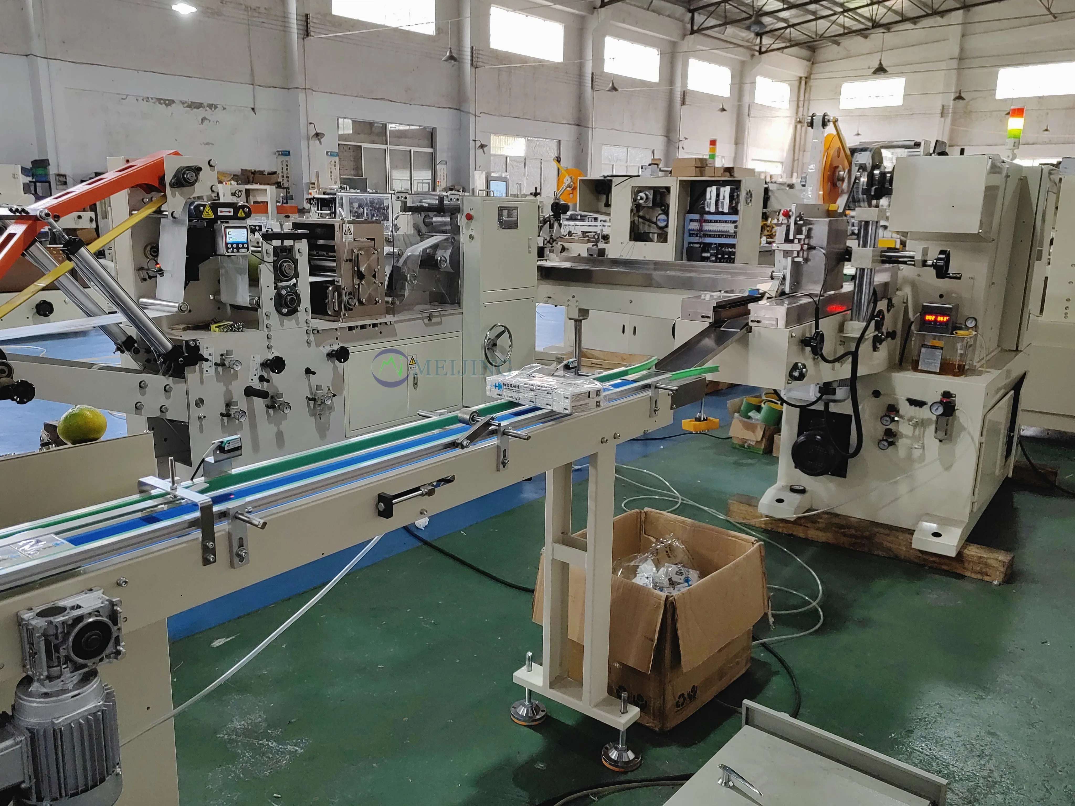 Standard Type Handkerchief Making Machine 500-600 Sheets/Min Pocket Tissue Folding Price for Manufacturing Plant Restaurant Use