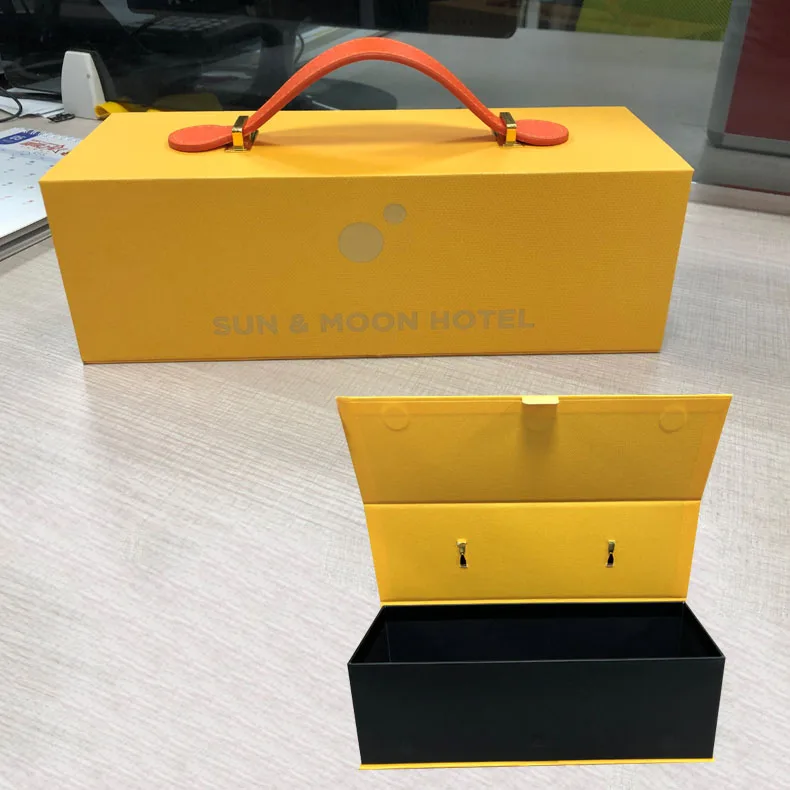 Luxury Yellow Textured  Paper Cardboard Box Packaging Printed Logo Magnet Closure Lid Gift Box With Pu Leather Handle