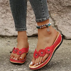 Wholesale Women Summer Beach Sandals With Three Flowers Women Platform Flip-flops Sandals Clip Toe Wedge Sandals for Ladies