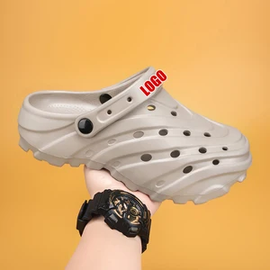 2026 Custom Beige Flat Clogs for Female New Summer Fashion Sports Garden Shoes with Thick Sole and Breathable Feature