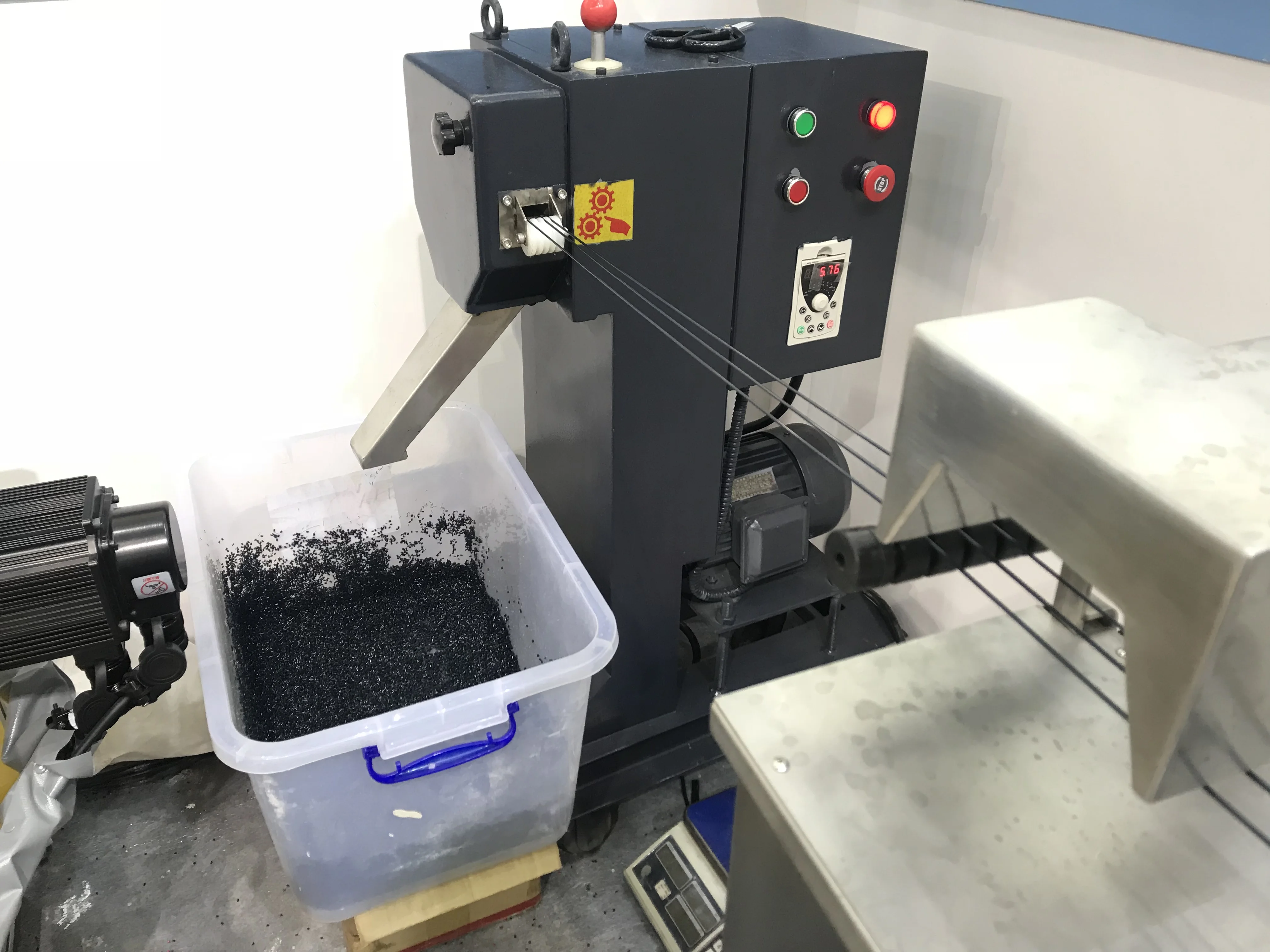 High Efficiency Twin Screw Extruder for Plastic Compounding New Condition Lab Equipment PS PE ABS Bearing Motor for Pelletizing