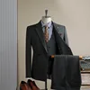 Completo grigio scuro: giacca, gilet e pantaloni