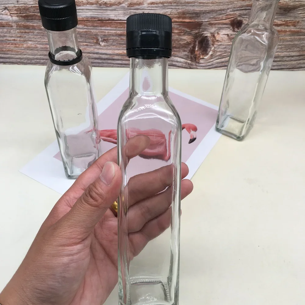 8oz 16oz Customized logo  clear square Glass Bottle with Screw Plastic Cap for Spicy Sauce Cooking Oil