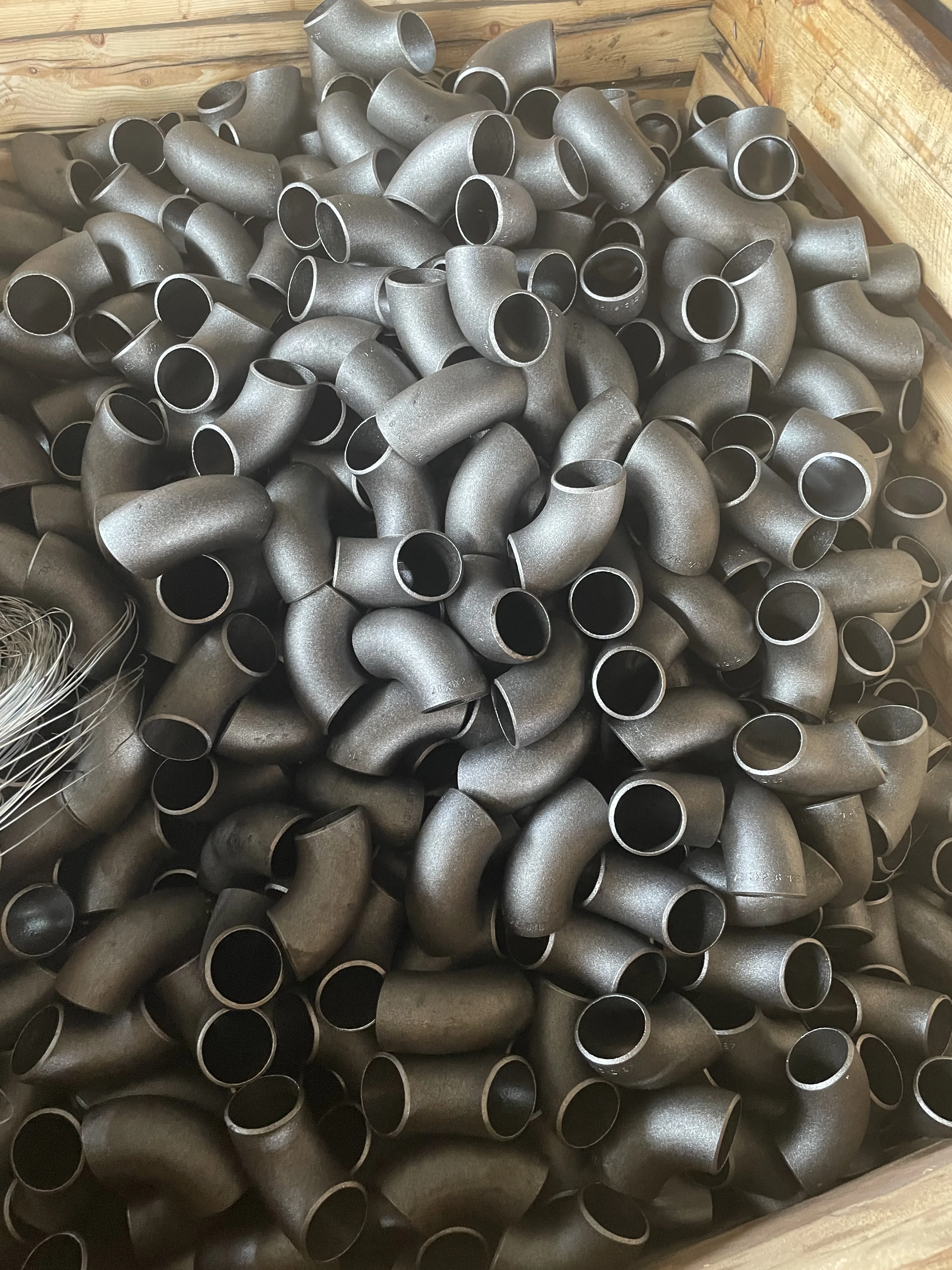 hot sale butt welding carbon steel pipe fittings elbow / tee / reducer wholesale