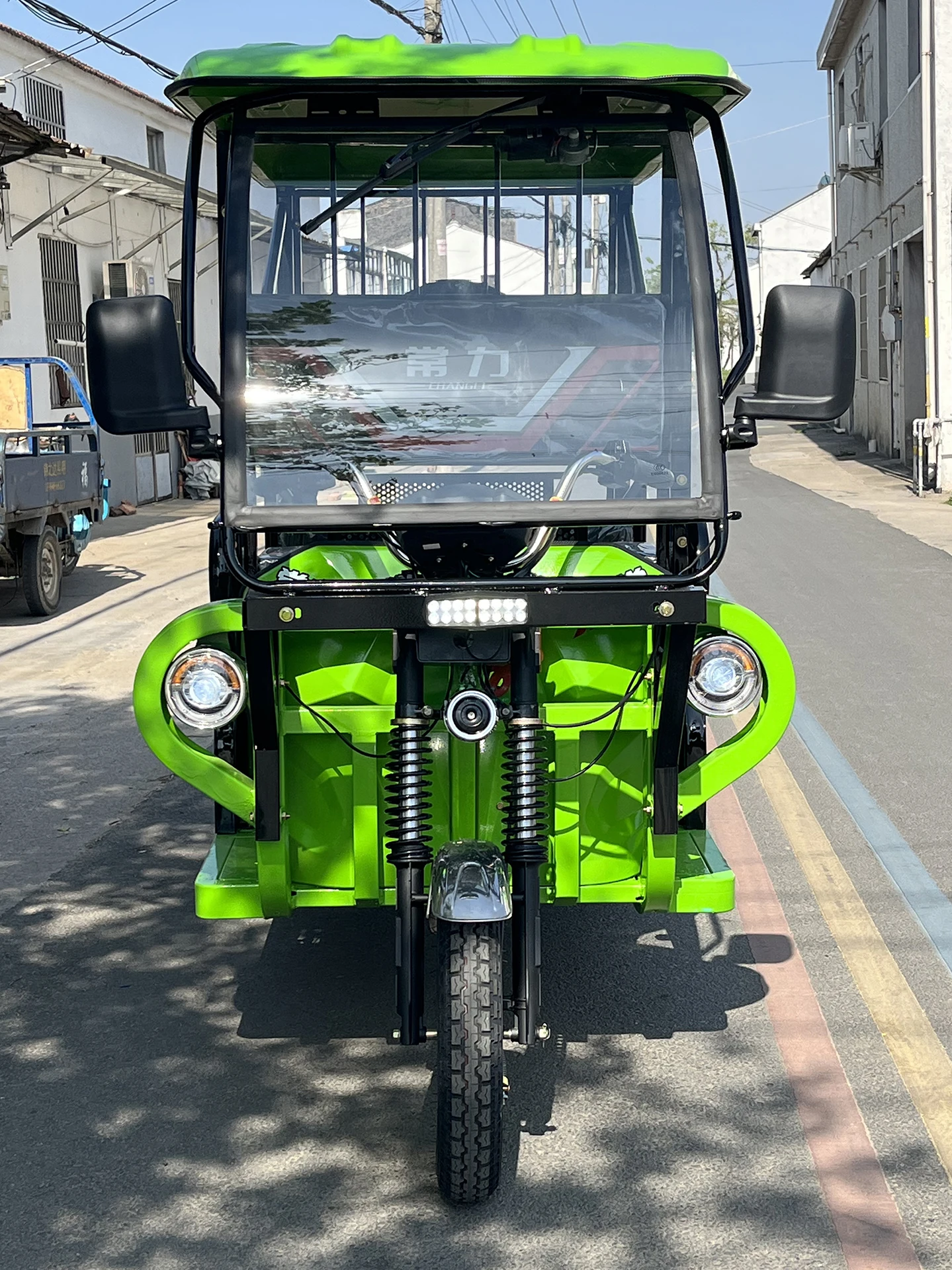 緑色の三輪車人力車 4人乗りフィリピンバジャスタイルトゥクトゥク電動三輪タクシー