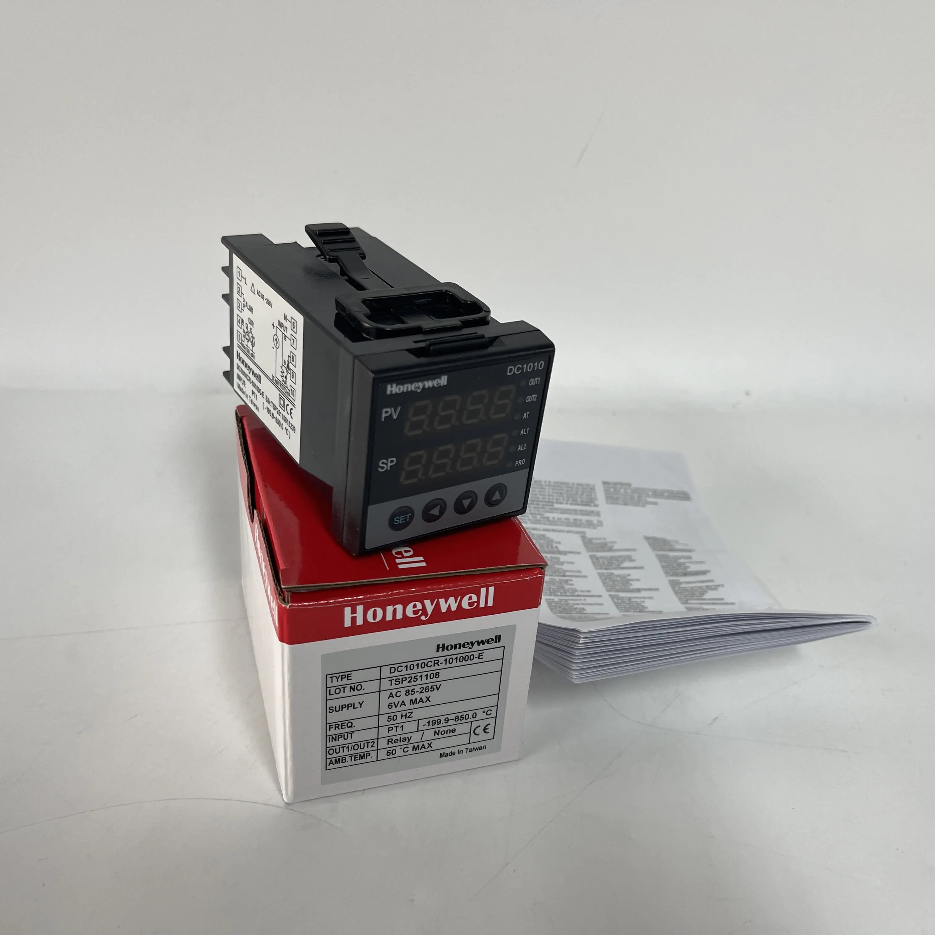 Honeywell Digital Temperature Controller DC1010CR-101000-E