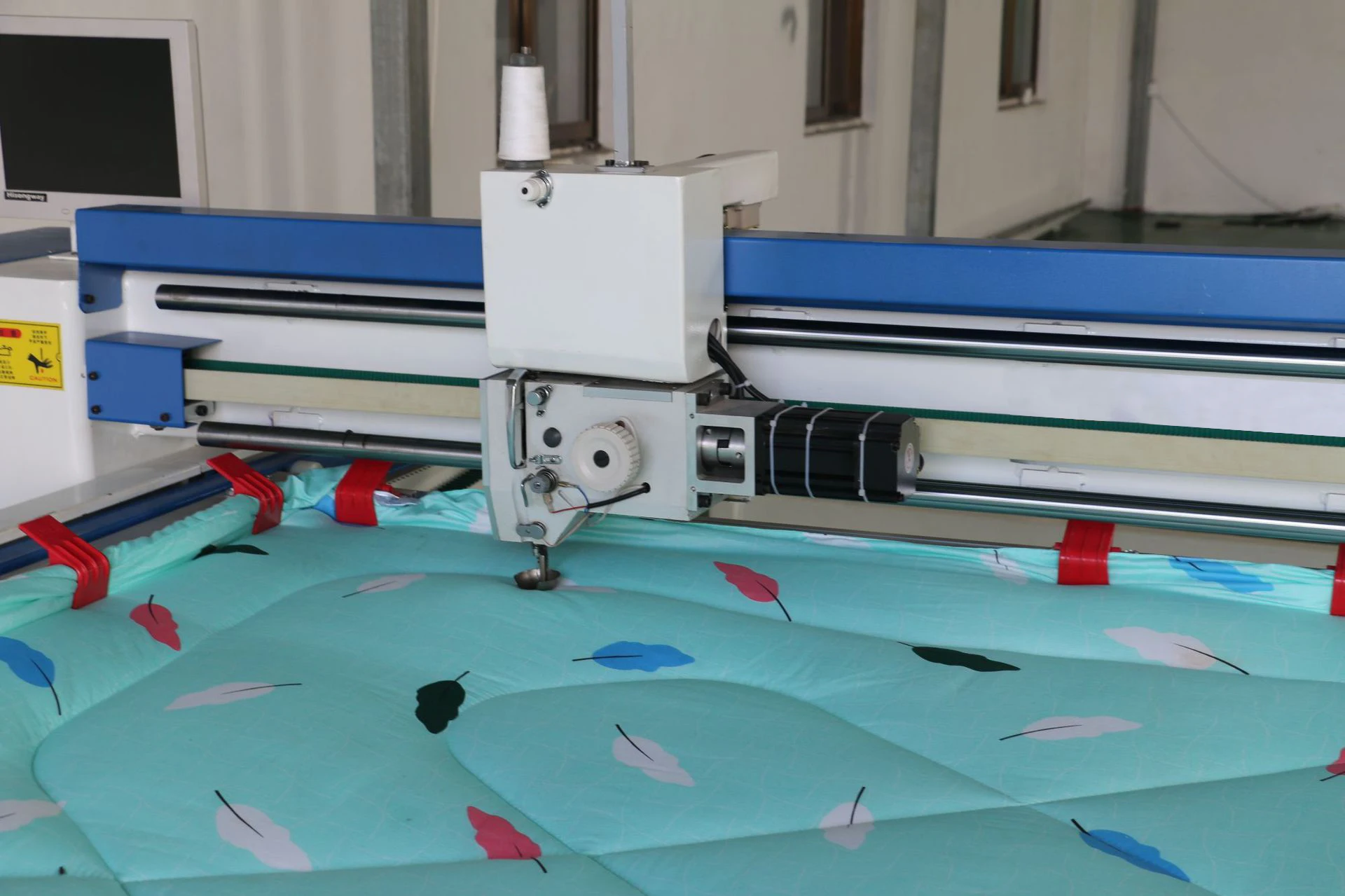 高速伺服绗缝机缝制被子制造机