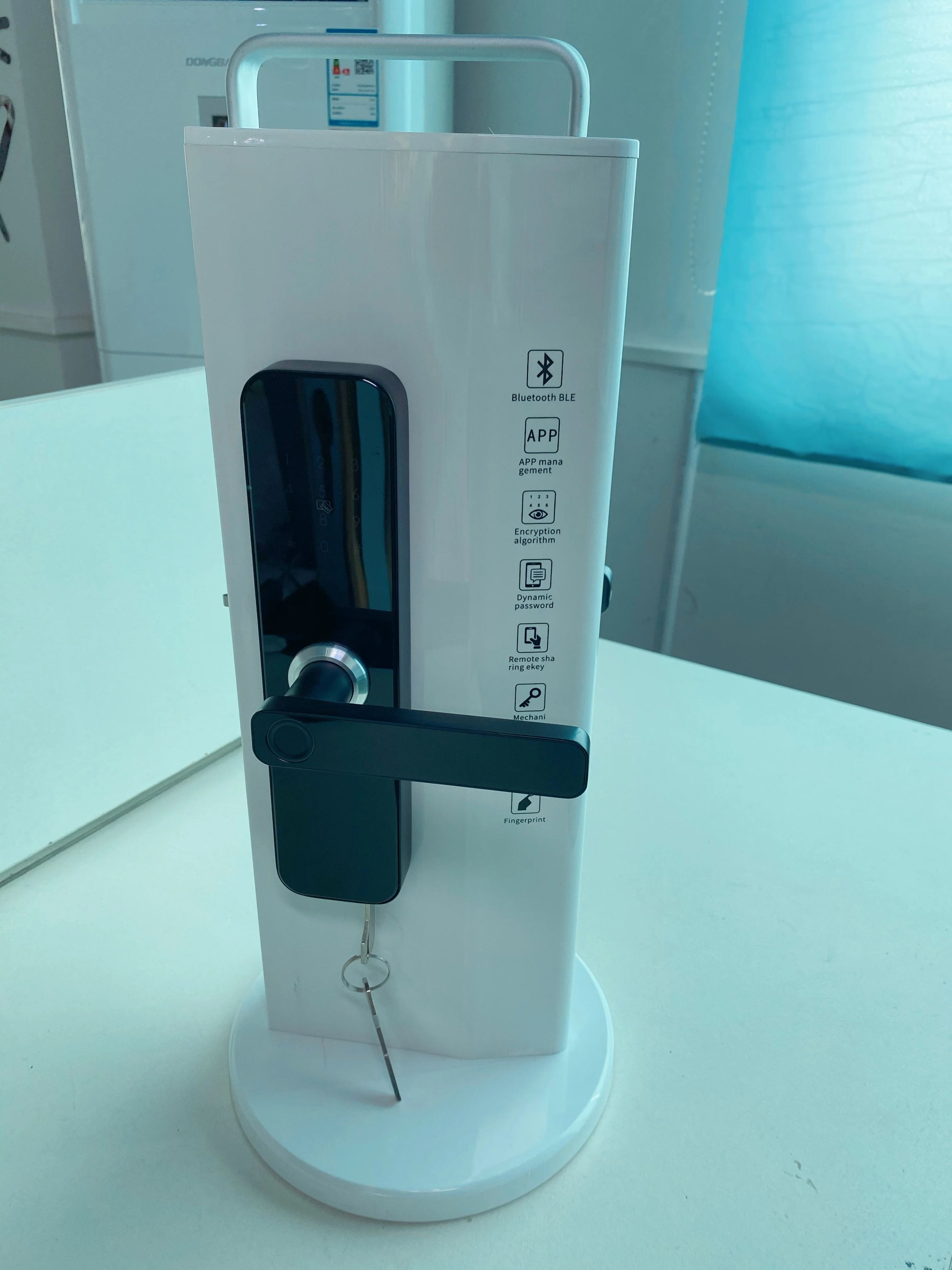 Rotating Smart Lock Display Stand for Exhibition Hall with Fingerprint Locks Compatibility