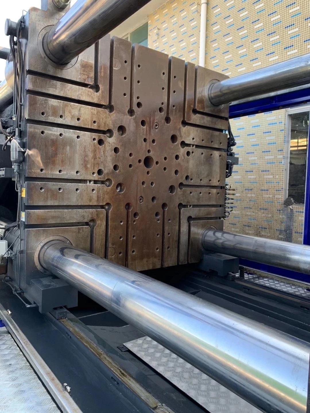 Продажа 1600 тонн б/у машины для литья под давлением и 1600 тонн серводвигателя HAITIAN1600 95% Новинка