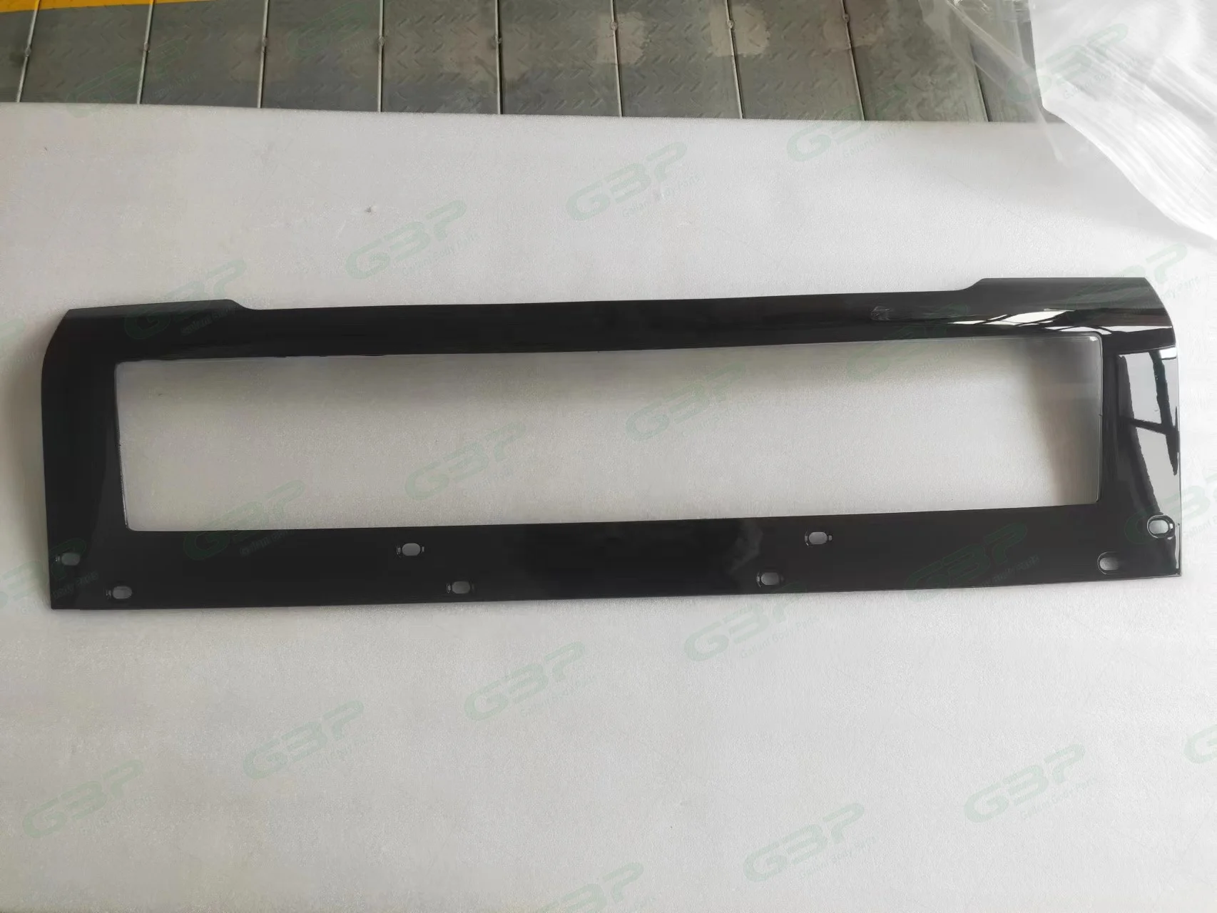 SUNVISOR MIDDLE WITHOUT TOP LAMP HOLE NORMAL CABIN 84010909 84162948  for VOLVO FH4 EUROPEAN TRUCK BODY PARTS