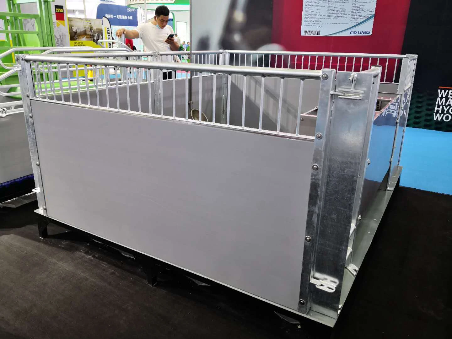 Pig Cage Pen Design Farrowing Crates for Sows Pig Fattening Pen