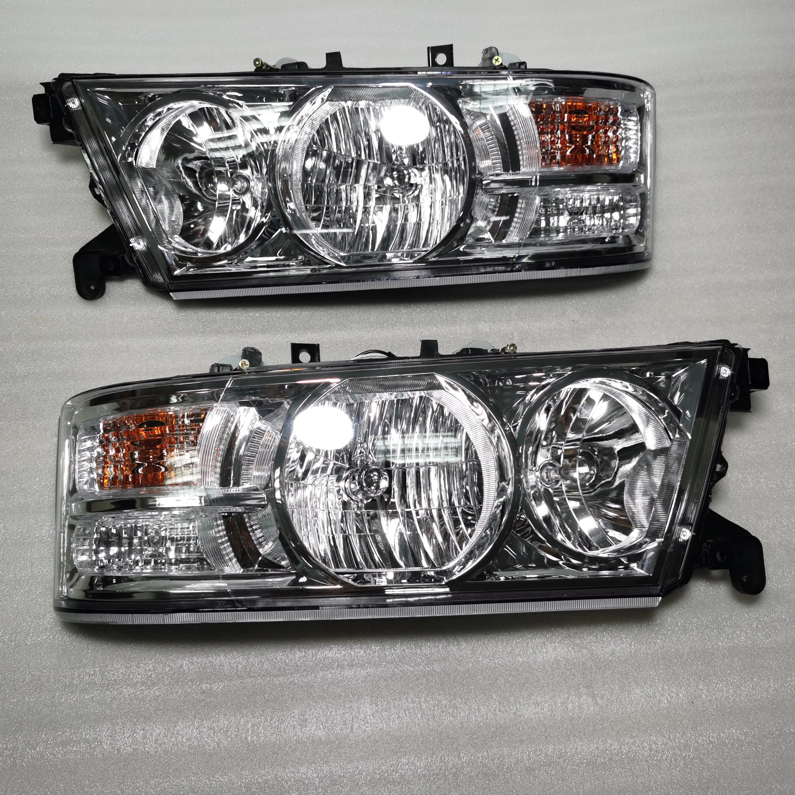 LED TOP Lamp Top Quality Bus Part OEM 81551-36420 81561