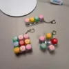 Cuatro colores clave para mezclar macarons con forma de garra de gato.