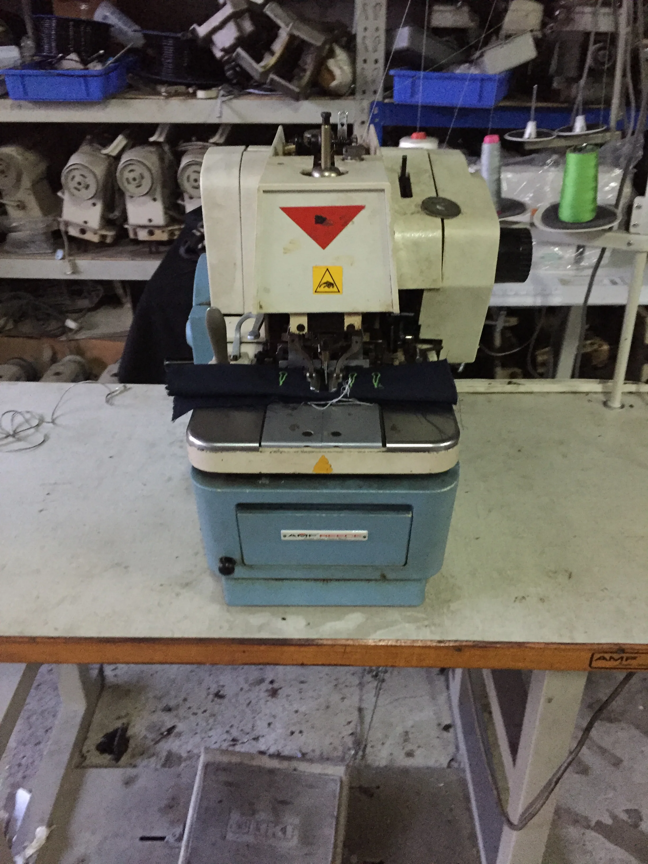 GOLDEN PRICE Reece 104 Keyhole Button Hole Sewing Machine Second Hand for Pants and Jeans Making