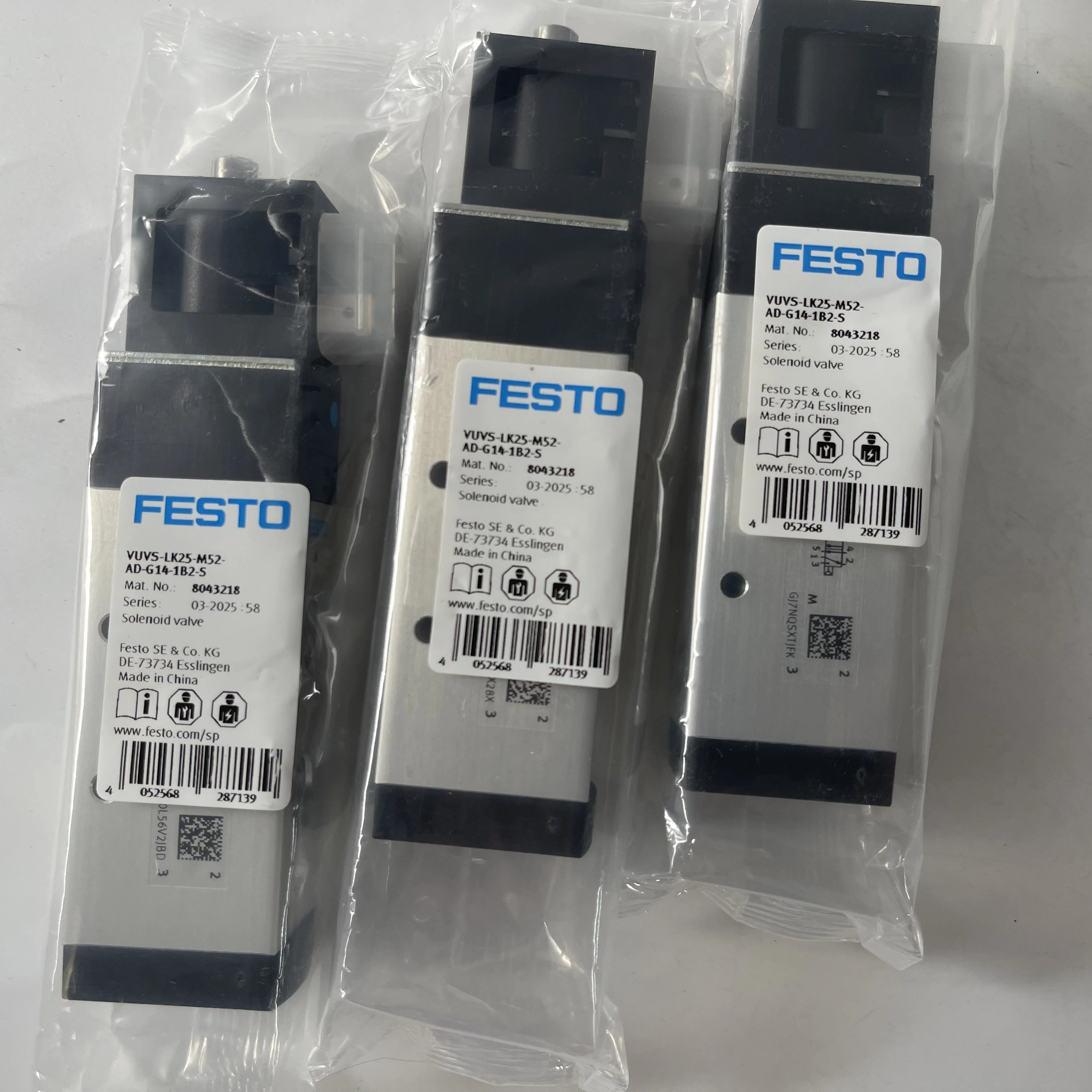 FESTO Solenoid Valve VUVS-LK25-M52-AD-G14-1B2-S