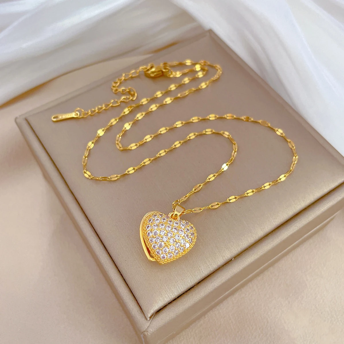 Elegant Peach Heart Seashell Necklace