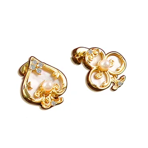 French Sweet Style New Dream Wonderland Natural Mother-of-pearl Inlaid with White Peach plum Shell Asymmetrical Fashion Earrings