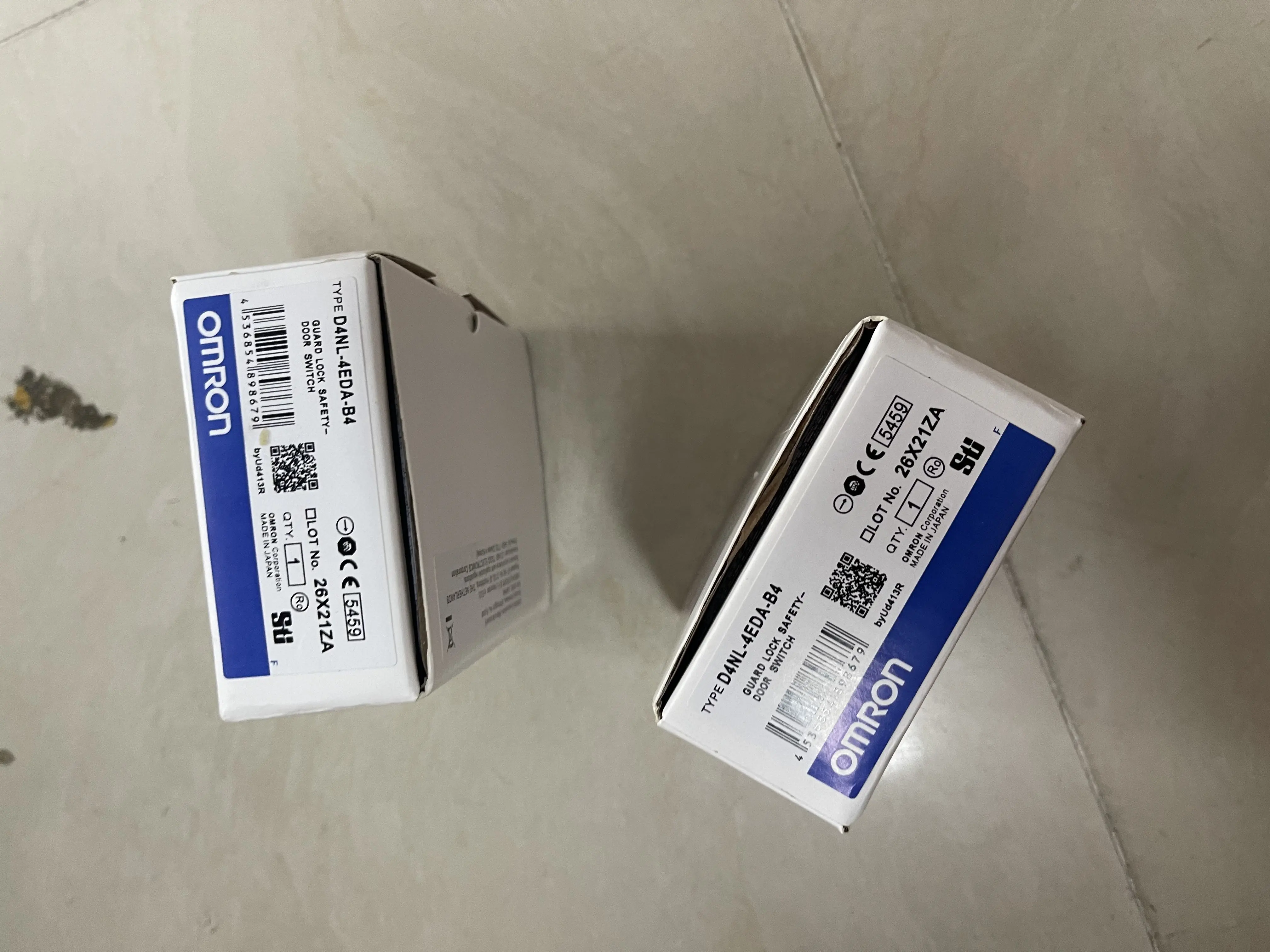 Omron Safety Door Switch D4NL-4EDA-B4 Omron Safety Door Switch D4NL-4EDA-B4