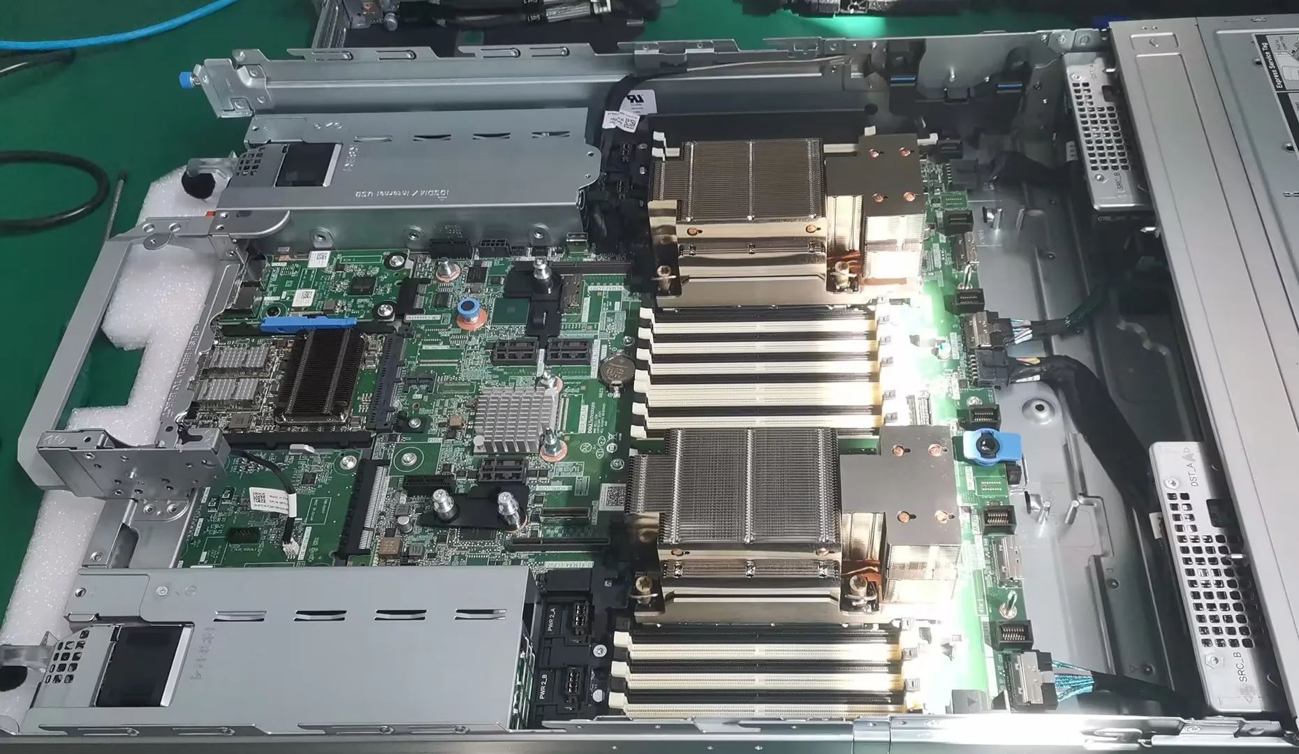 poweredge emc r760xs r760 2u rack server computer gpu... 210-BDZY Poweredge R760 Rack Server - 2U 2 Socket 16 SFF