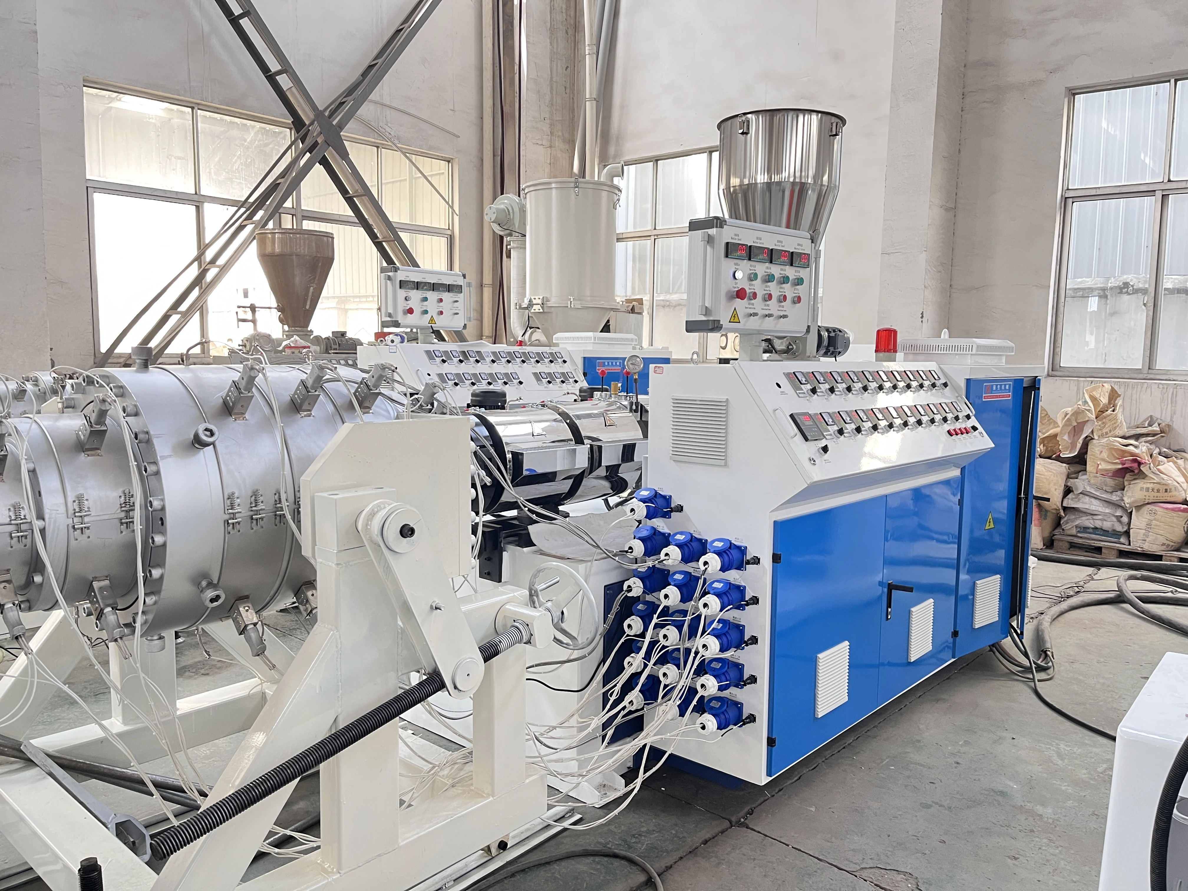 Qiangsheng PE PVC HDPE Gas/Water Garden Discharge Supply Flexible Wire Steel Hose Reinforced Electric Conduit Pipe Tube Machine