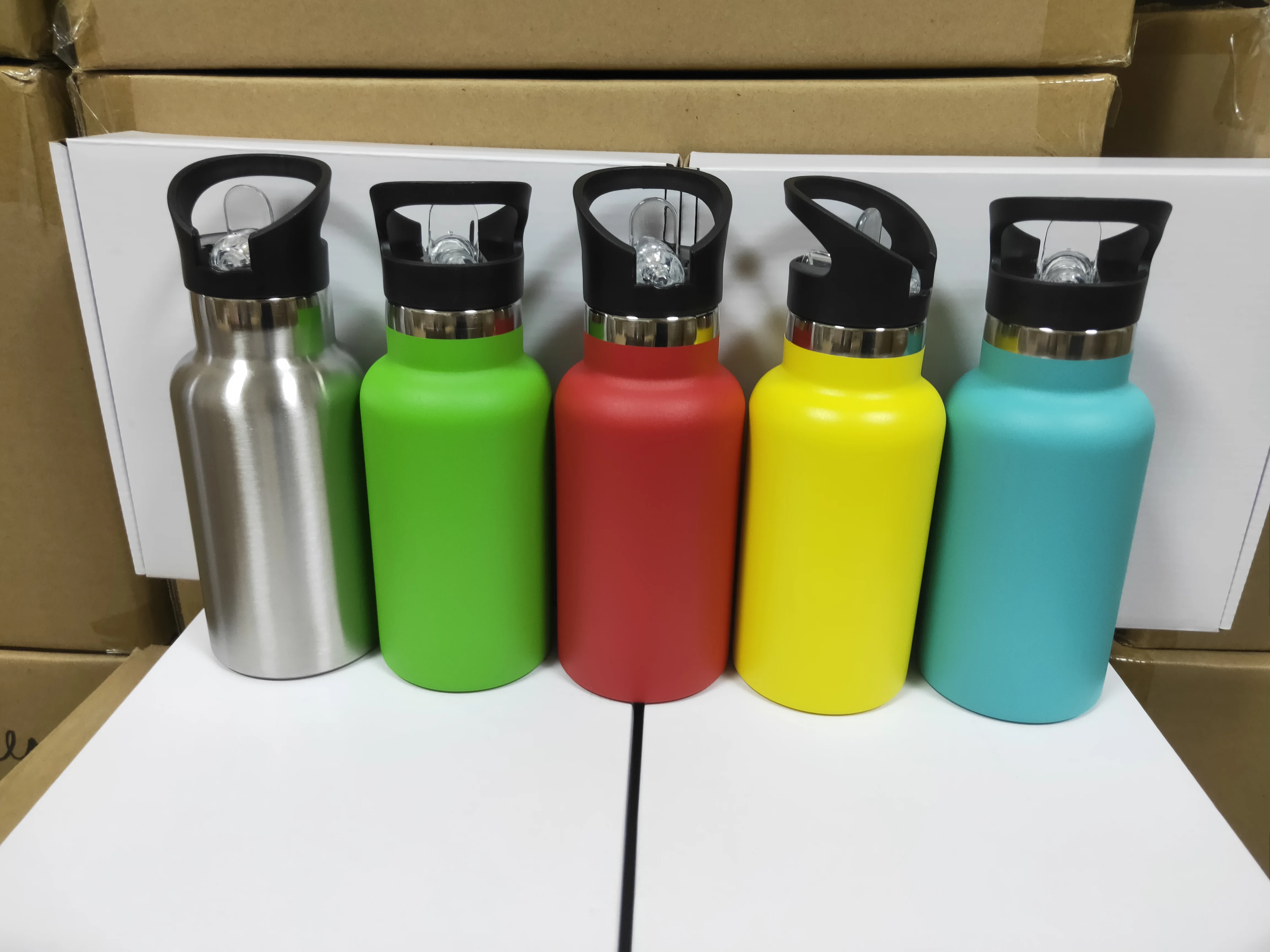 Factory Direct Supply Vacuum Insulated Water Bottle Eco-friendly Stainless Steel Water Bottle With Straw Lid