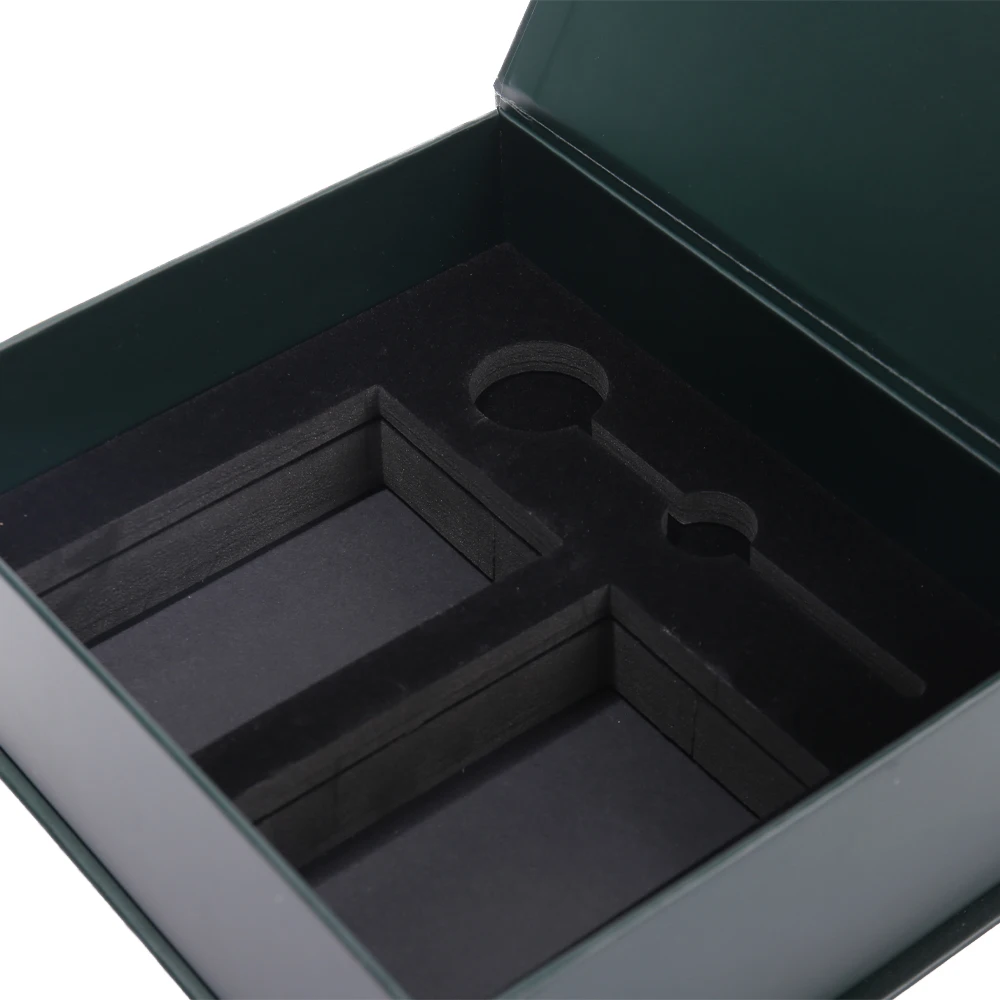 Scatola regalo di lusso personalizzata in fabbrica, realizzata a mano, con apertura a ribalta in cartone rigido, chiusura magnetica, imbottitura in spugna, laminazione opaca ed effetto rilievato.