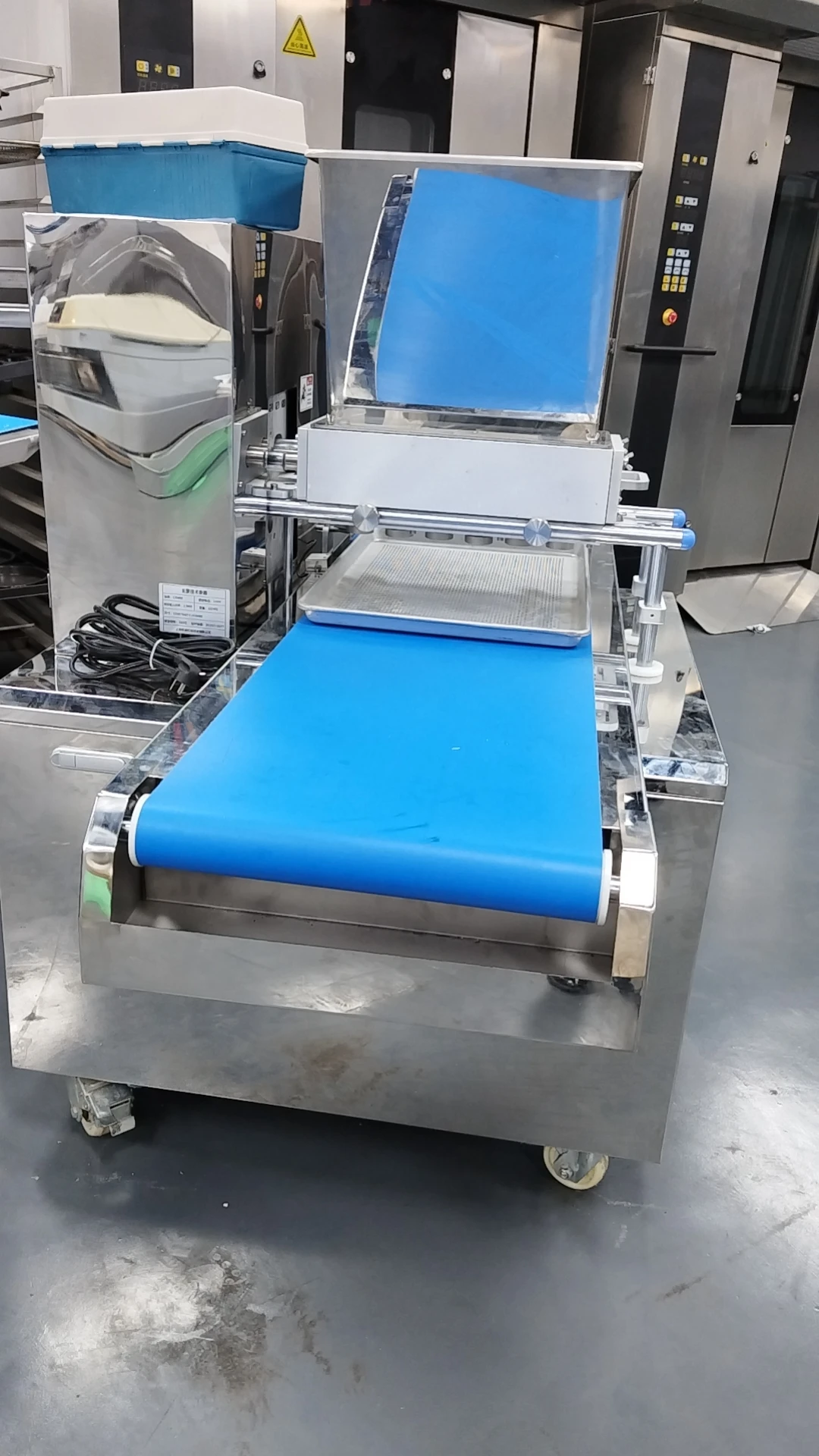 Biscuit Cut Maker Biscuit Square Shape Machine Soft Cookie Dough Ball Make Process Stamping Extruder