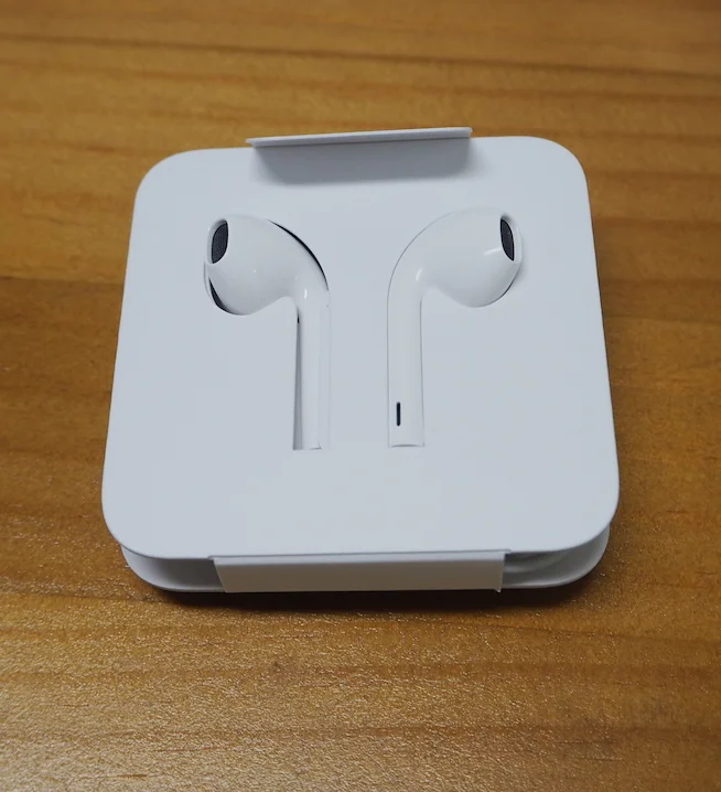 100% Original Apple Earpods 3.5mm/Lightning Earphone For iPhone 12 Pro Max  Mini 11Pro 7 8 XSmax iPad, Audio, Portable Audio Accessories on Carousell