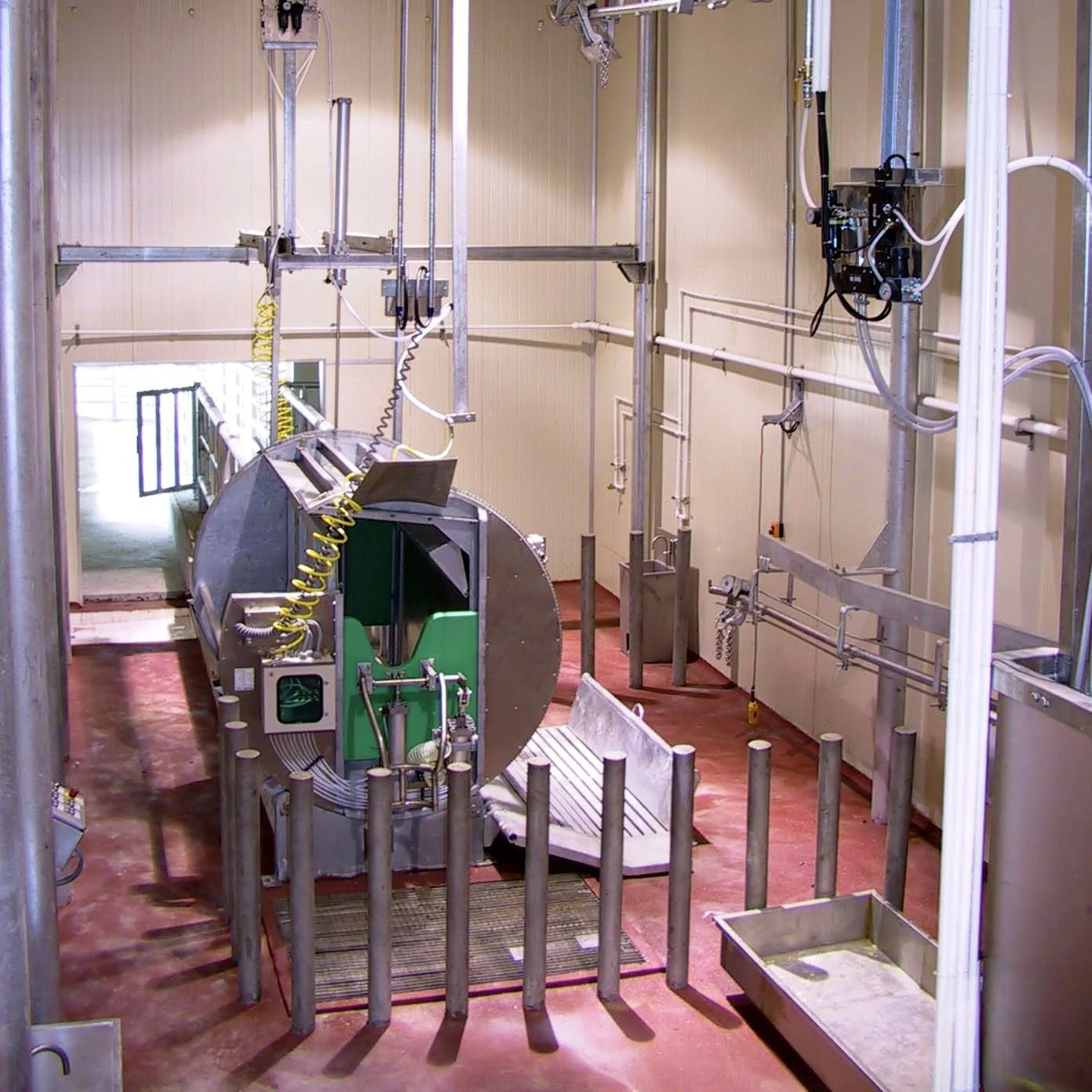 Fully automatic cattle slaughtering machine for beef processing and slaughterhouse production lines