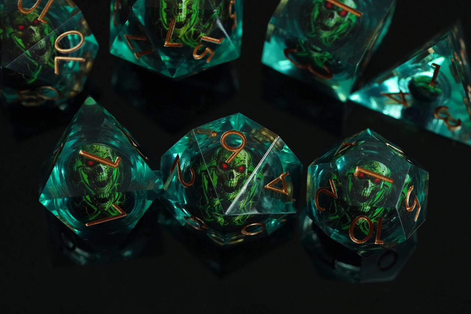 Yushun Dnd New Skull Head Resin Polyhedral Dice Sets Ghost Skeleton Liquid Core RPG Board Game Dice details