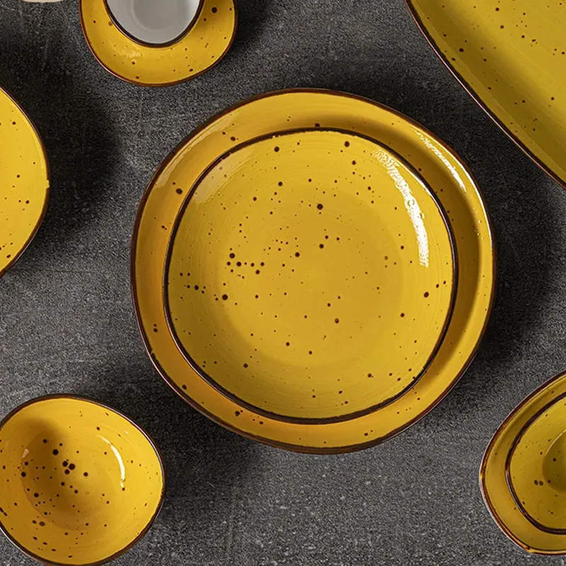 Hand Painted Rustic Earth-Yellow Rim Ceramic Tableware Multiple Color Porcelain Catering Crockery Sets Dinnerware for Restaurant