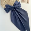 Pinza de cocodrilo azul marino