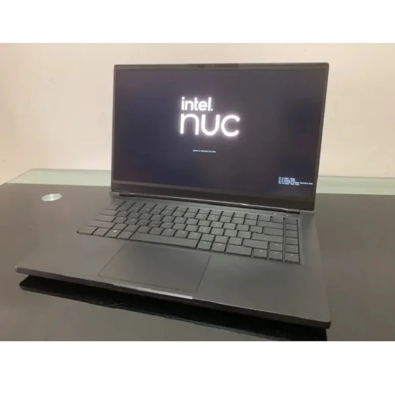 IntelNUCキングカウンティX15ゲーミングラップトップホワイトブック