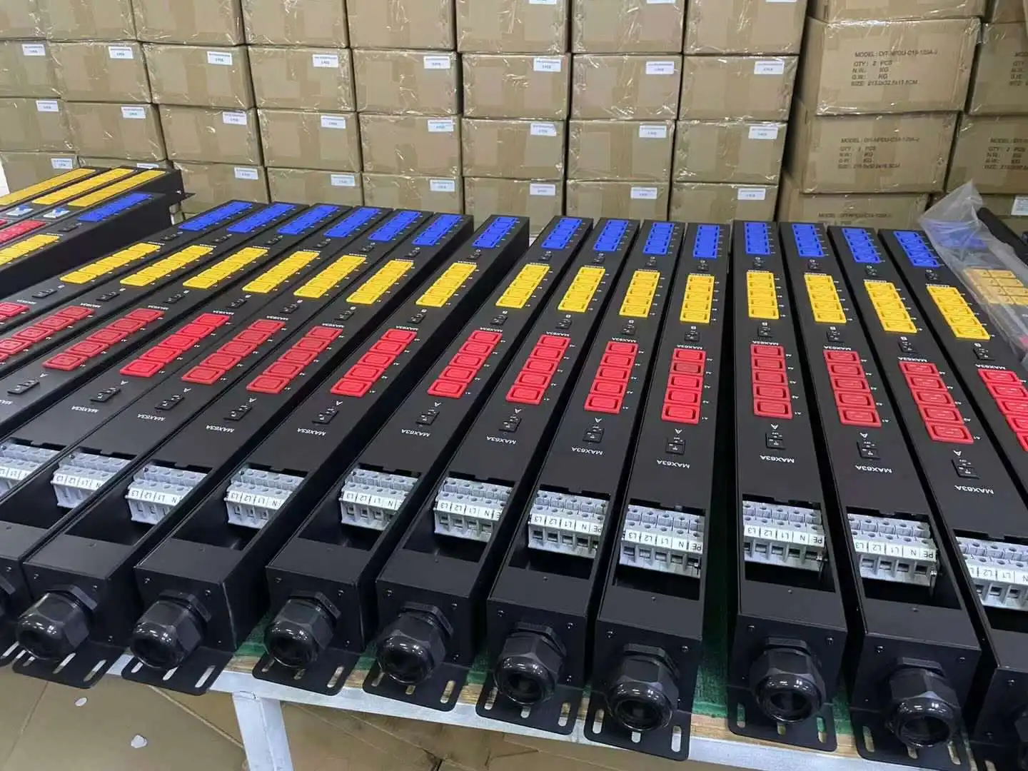 Custom Mining PDU 220V 24bit IEC C13 Output power distribution unit Switch PDU Plug & Sockets for server