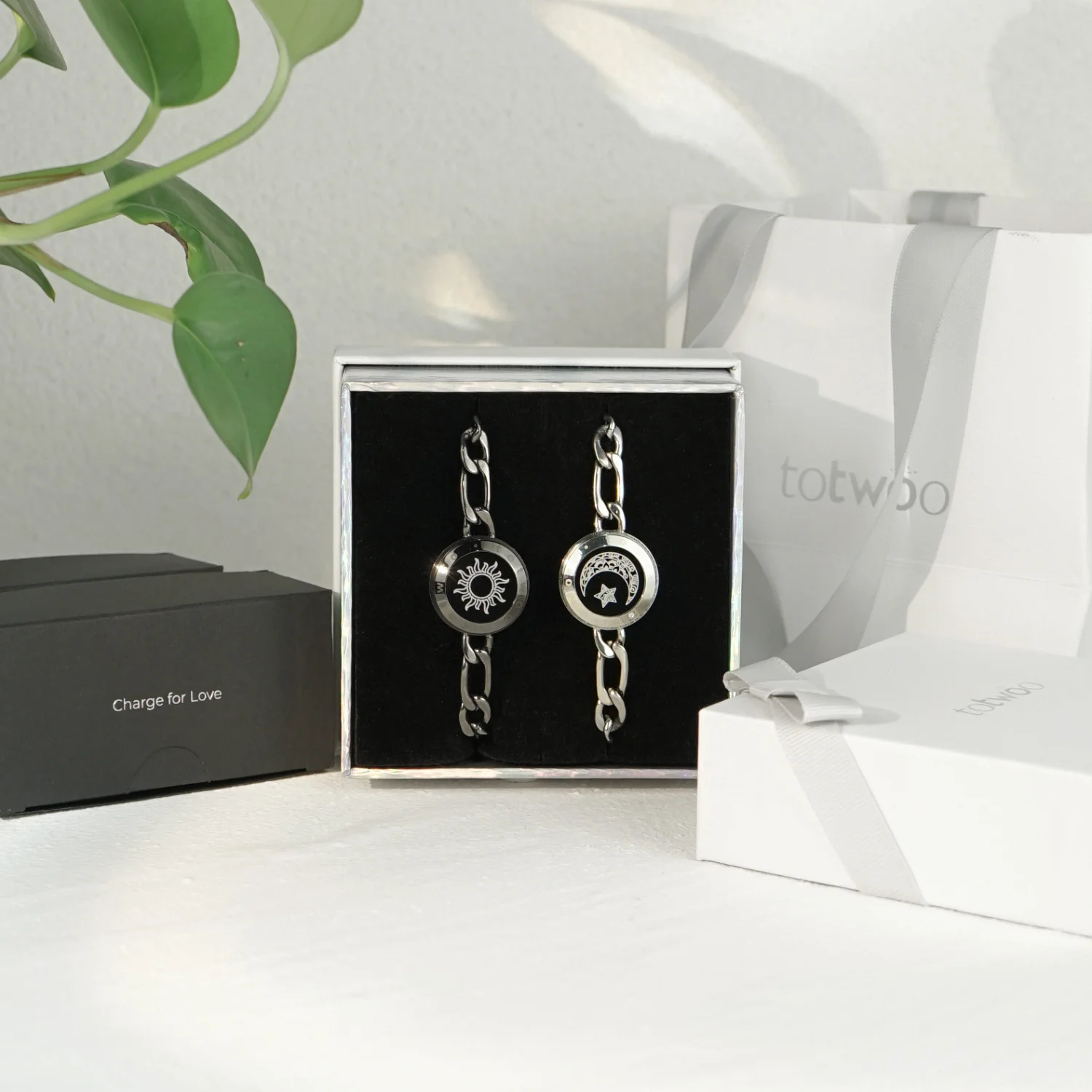 Sun and Moon Totwoo Long Distance Relationship Bracelet Smart Bluetooth Couple Bracelets with Vibrating Love Wholesale Sun and Moon Totwoo Long Distance Relationship Bracelet Smart Bluetooth Couple Bracelets with Vibrating Love Wholesale