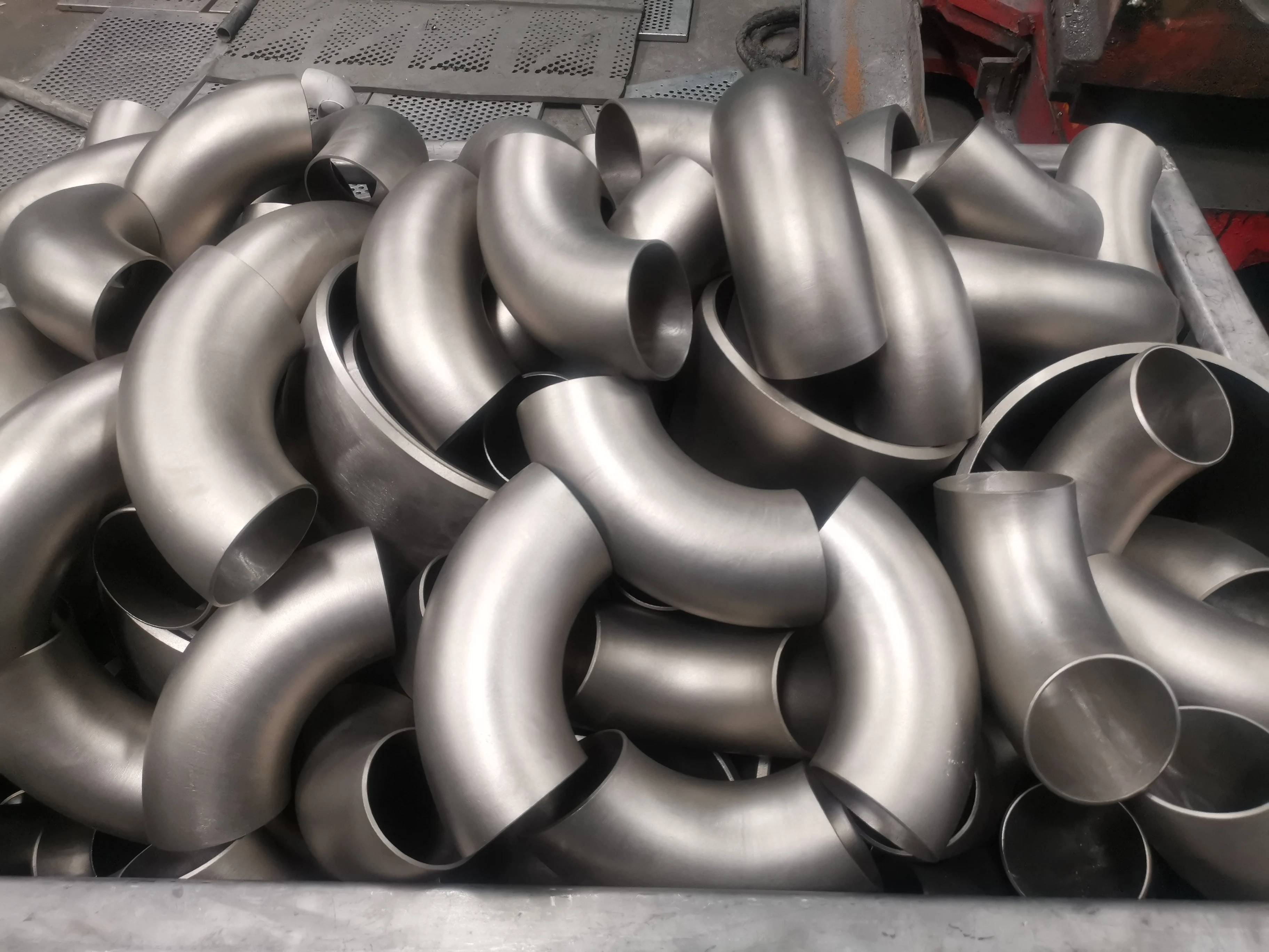 Seamless Straight Reducing Tee SCH40 DN50 ASTM A234 WPB Butt Joint ASME B16.9 Pipe Fittings