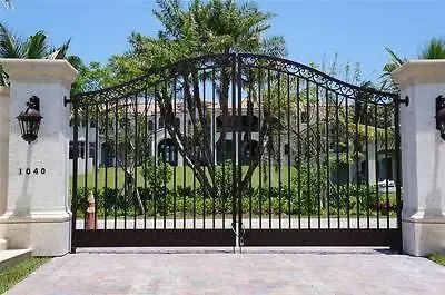 CBMmart Steel Welded Main Gate for Garden Railing Simple Design Iron Mesh Fence Gate