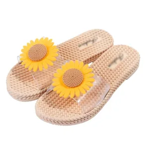 Hot selling female summer sunflower straw slippers female transparent pvc flat beach woman outdoor Slippers
