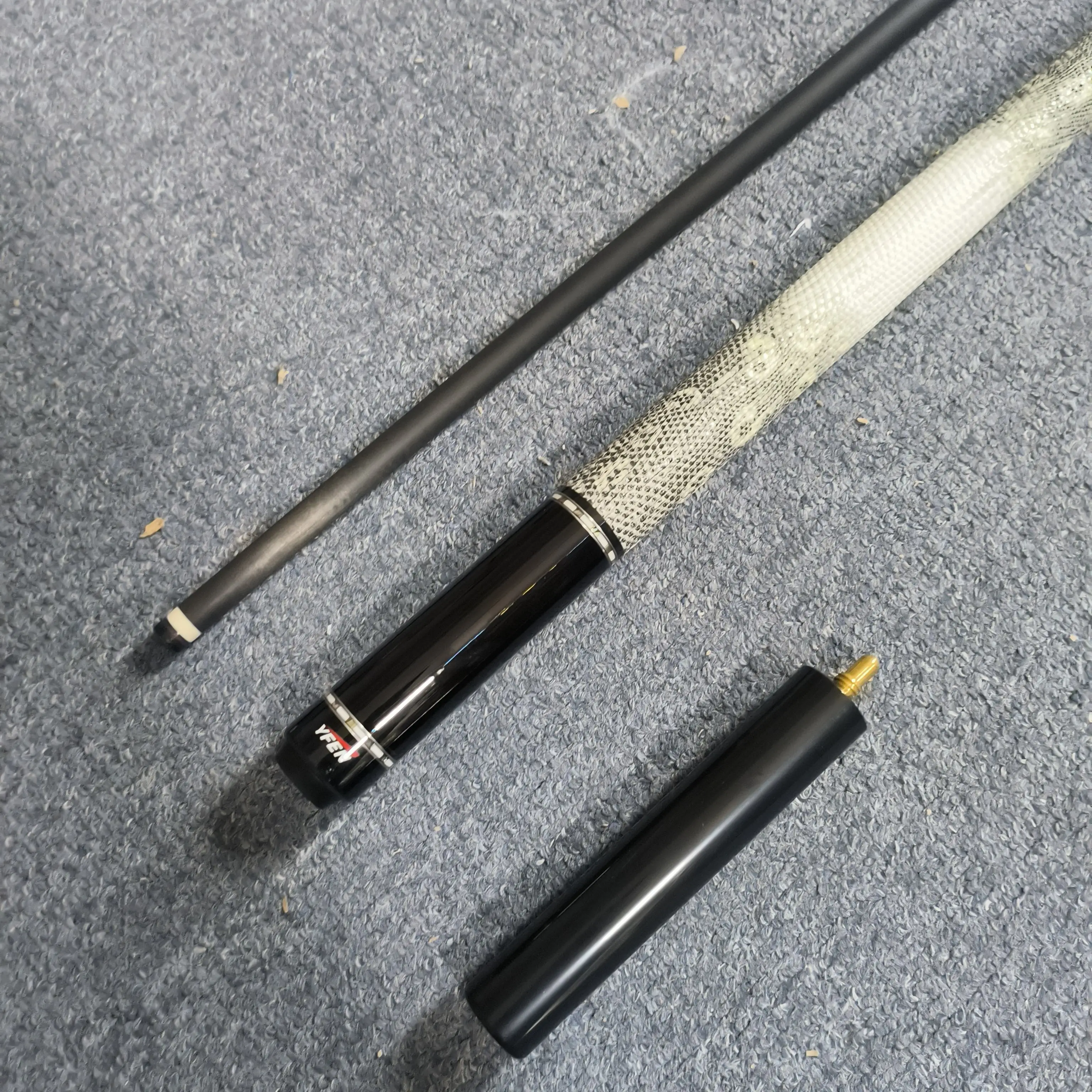 Real Carbon Fiber Yfen Billiard Cue - 12.5mm Tip & Leather Grip