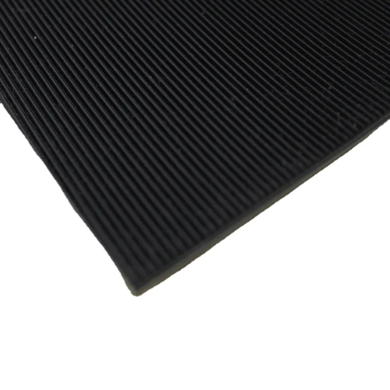 China Factory Black 3.1Mm Longitude Ridge Conveyor Belt in Roll