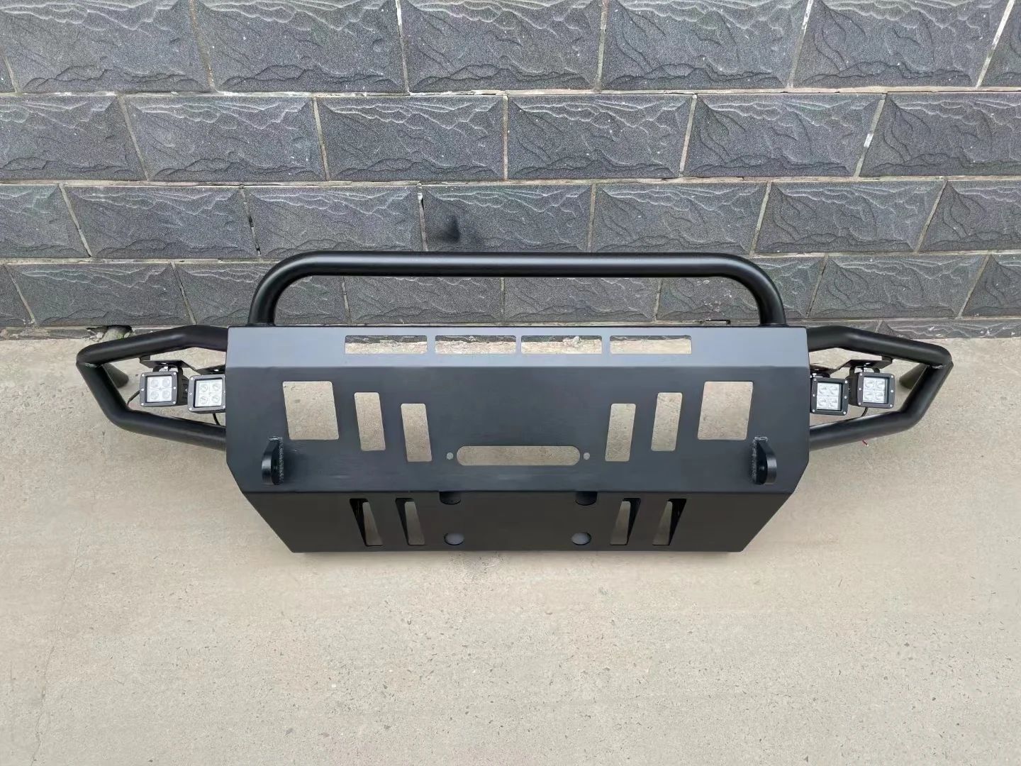 トヨタセコイアXK60用MANx4スチールブルバーフロントバンパー