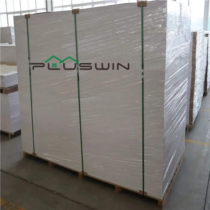 ورقة PVC سيلوكا خفيفة الوزن مقاس ١٢٠٠ × ٢٤٠٠ مم، مقاومة للماء وصديقة للبيئة، مع خدمة قص مباشرة من المصنع لتزيين خزائن الأثاث