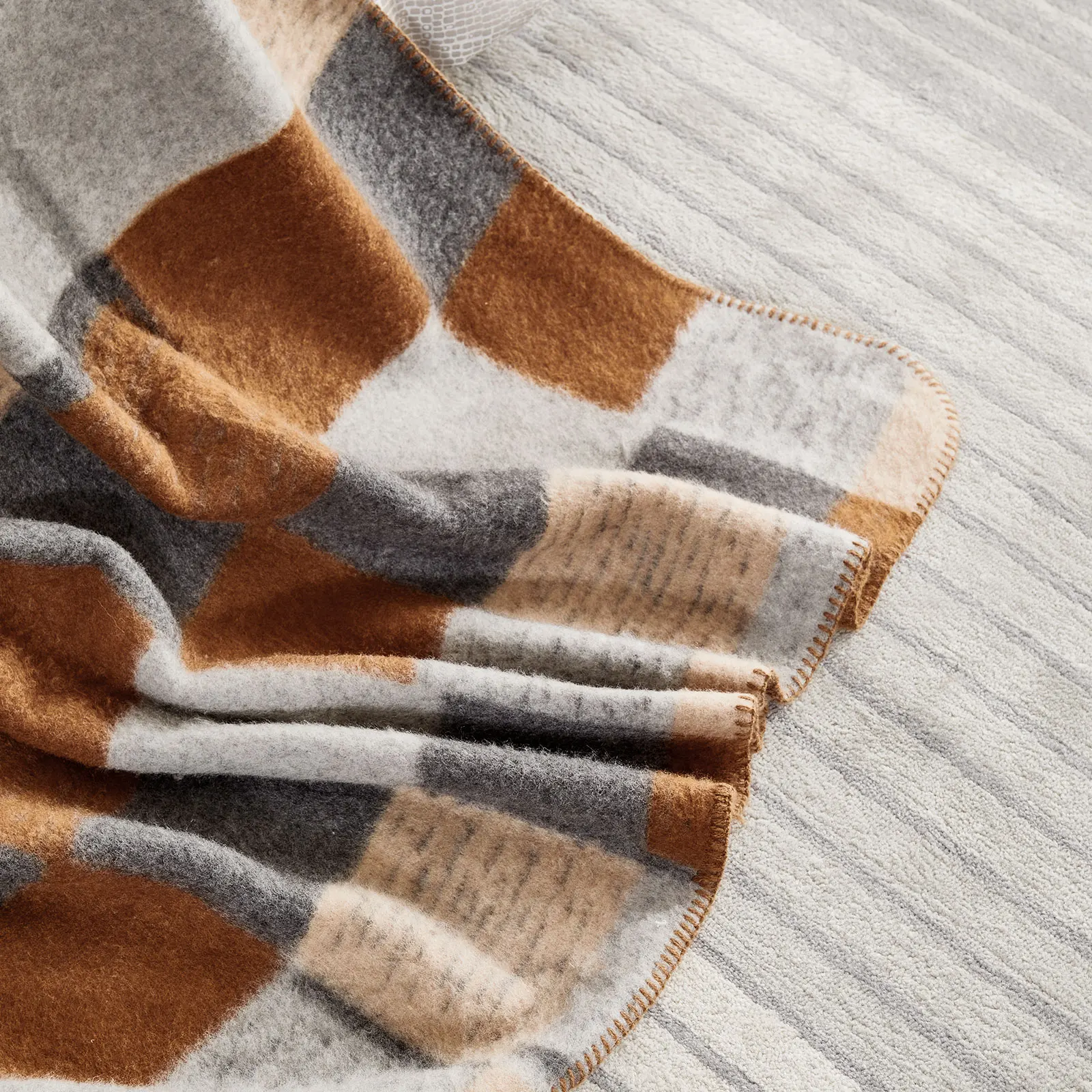 Chinese Jacquard Custom Decorative Fleece Woolen Blanket Merino Wool Knitting Blankets For