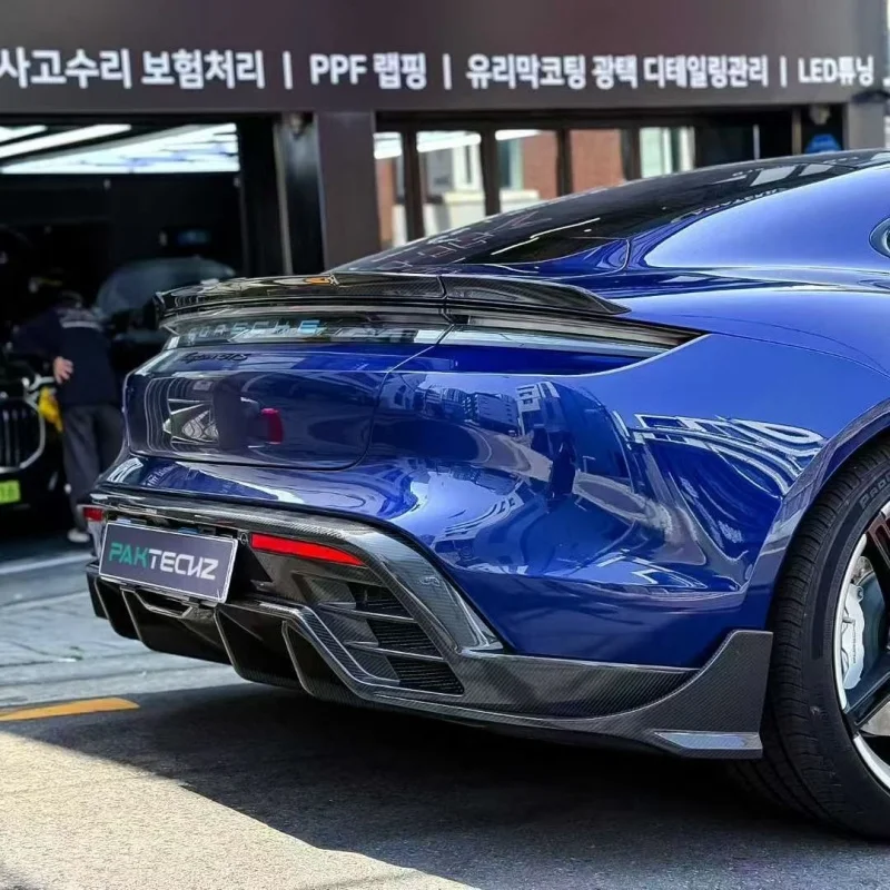Lábio Traseiro para Porsche Taycan foto 4