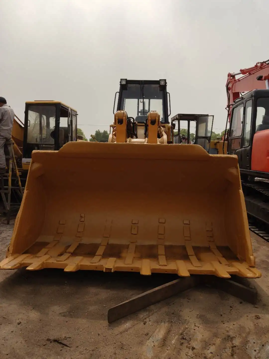 Б/у строительная техника, колесный погрузчик cat 973d по акции