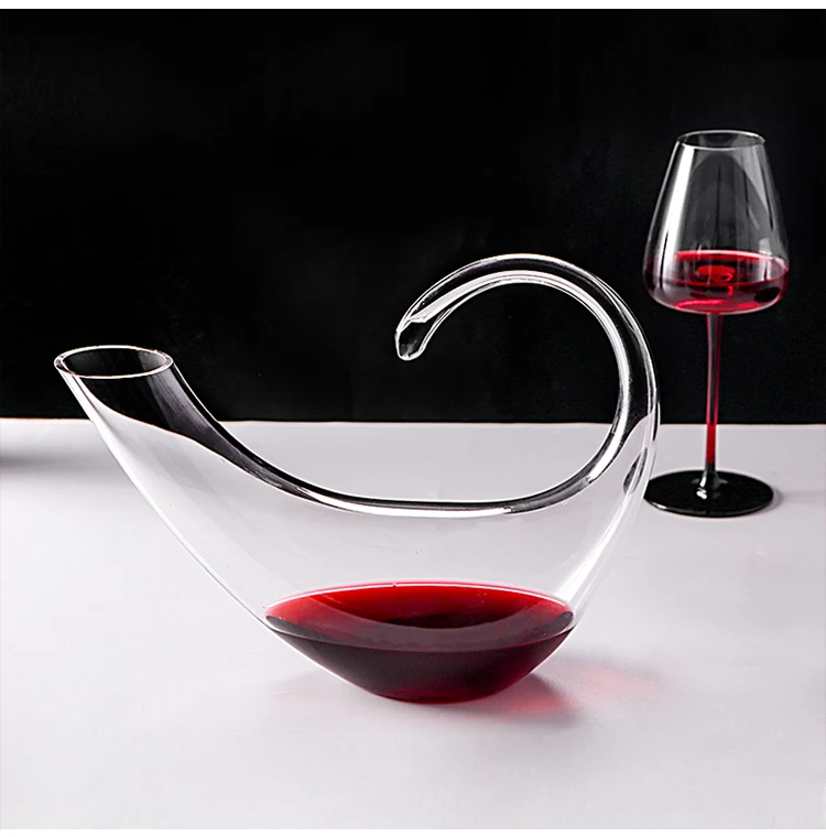 Free Samples U Shape Hand Blown Glass Wine Decanter Carafe Scene 