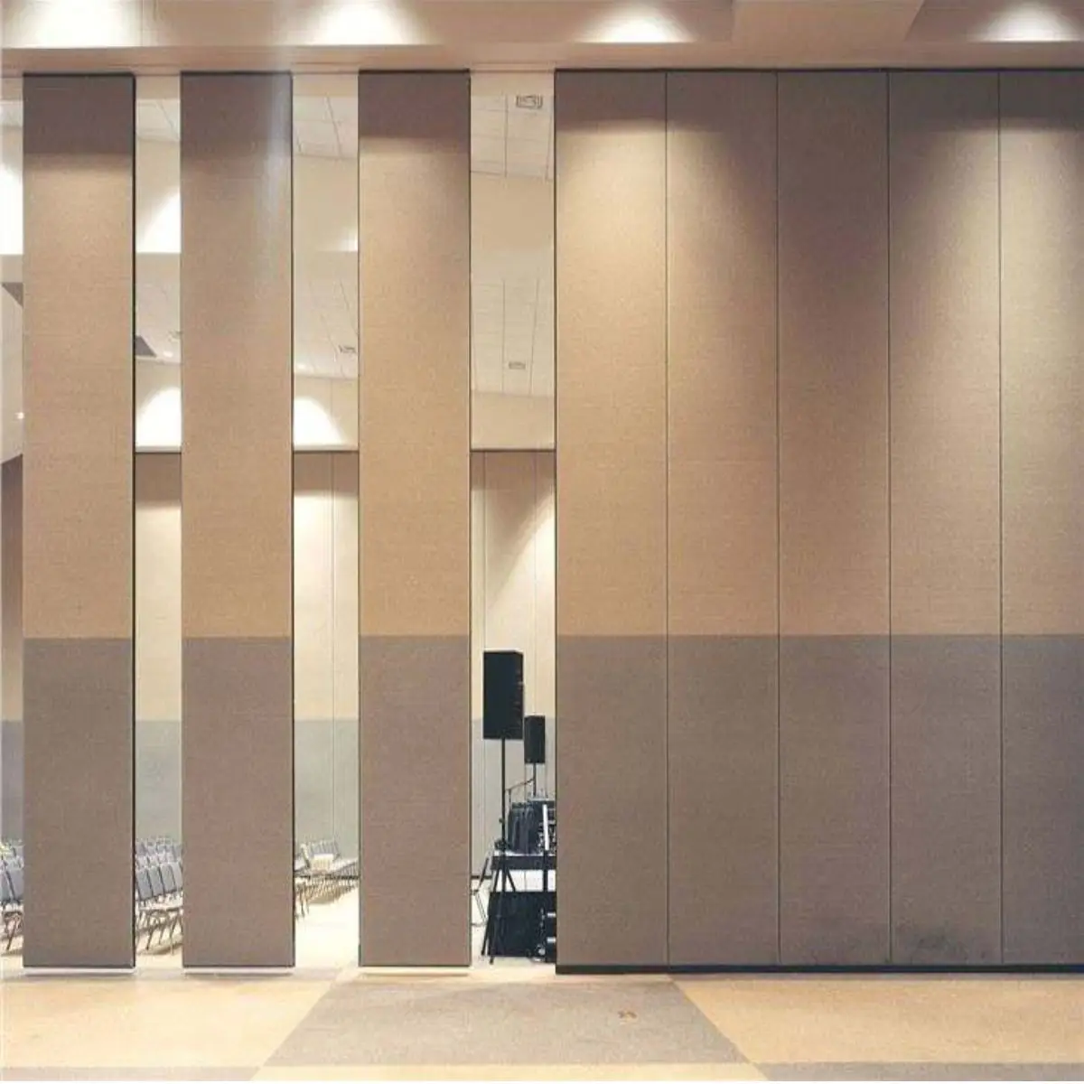 Interior Hotel Movable Soundproof Wood Folding Partition Wall System Screen