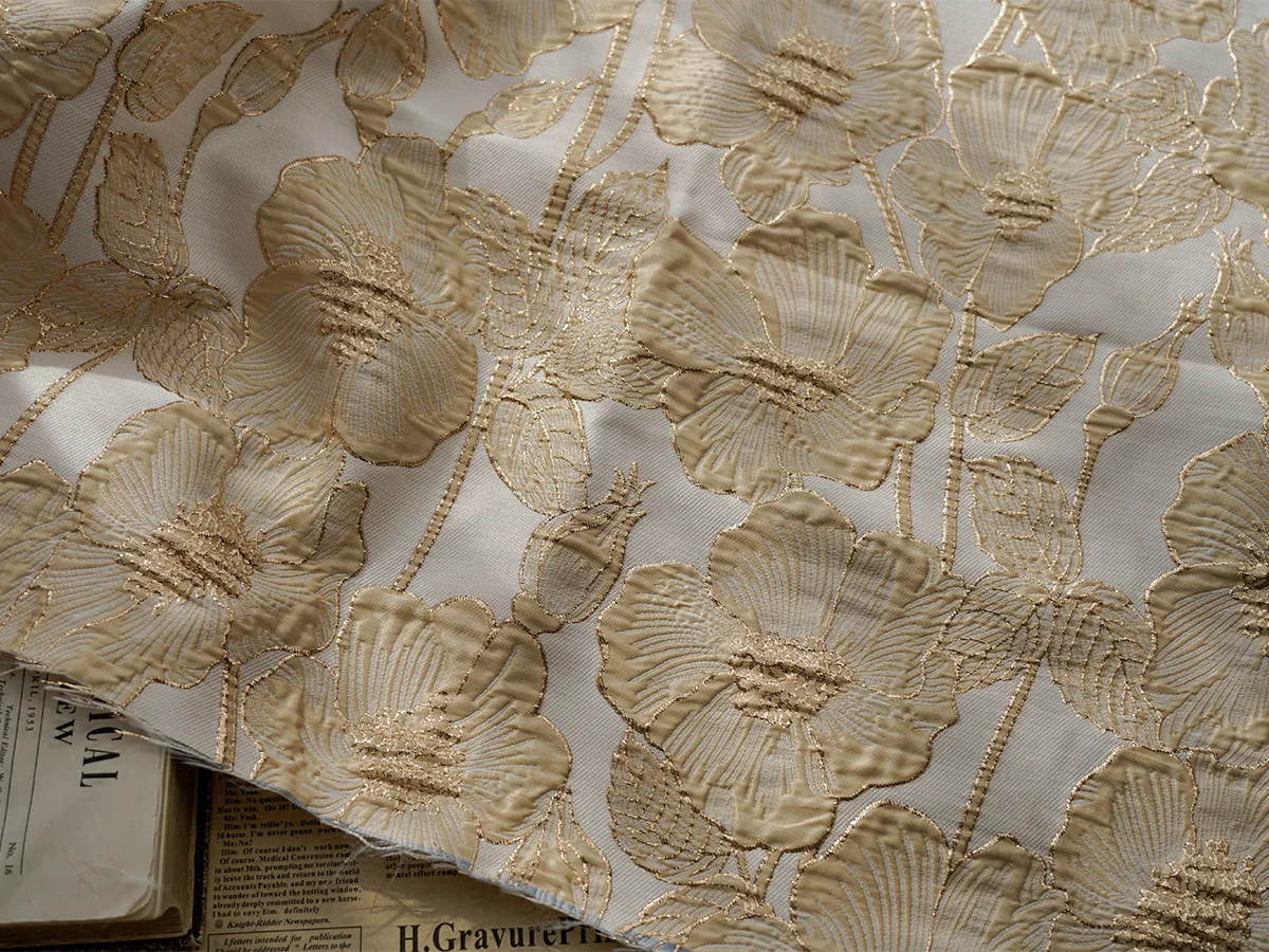 Модная 2024 высокое качество 3D серебряные цветы узор жаккардовая парча дизайнерская парчовая ткань для одежды