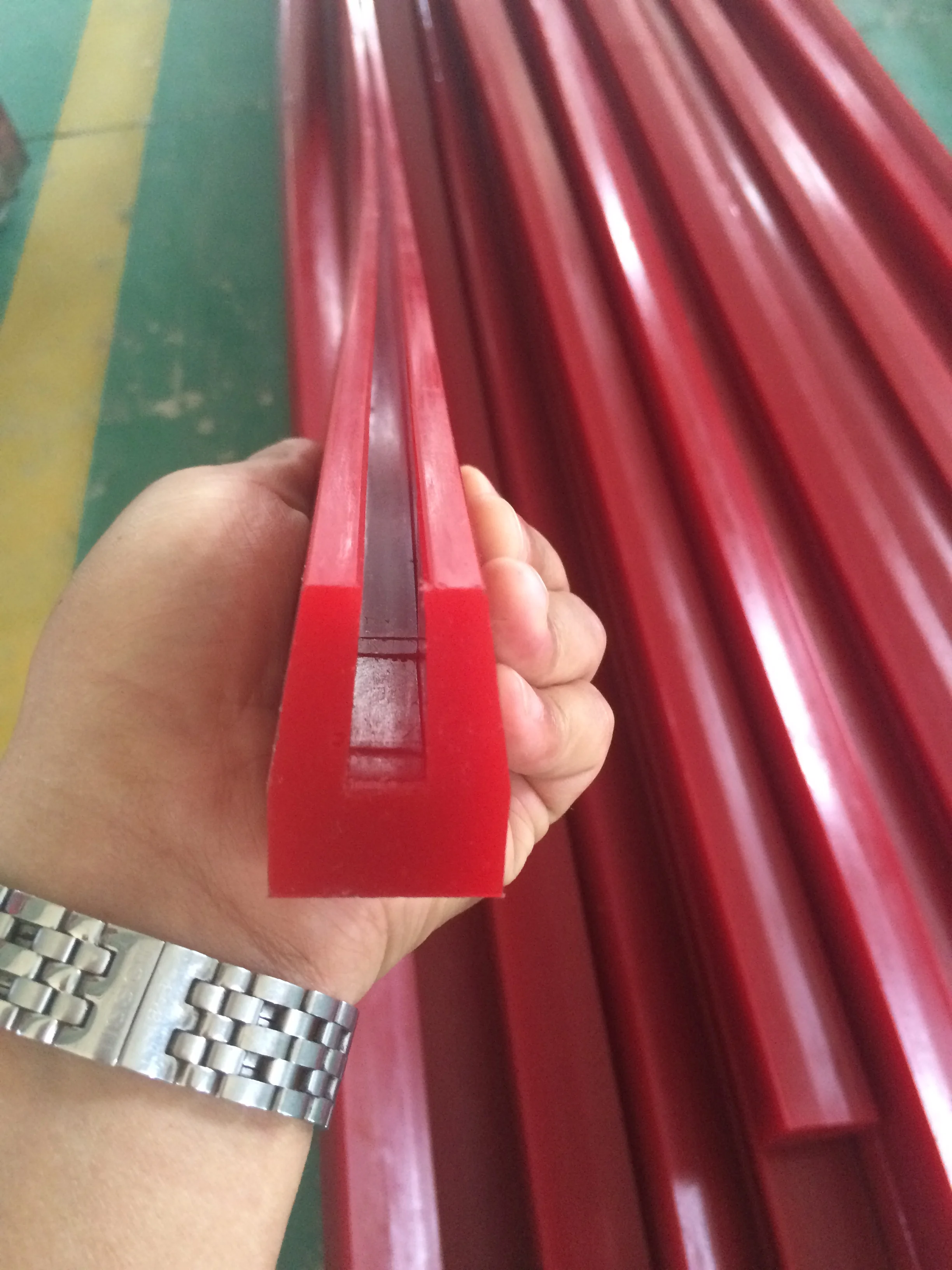 Polyurethane Bucker Bar Rubber Protector Urethane Crown Bar U Channel for Vibrating Screening Stringer Bar